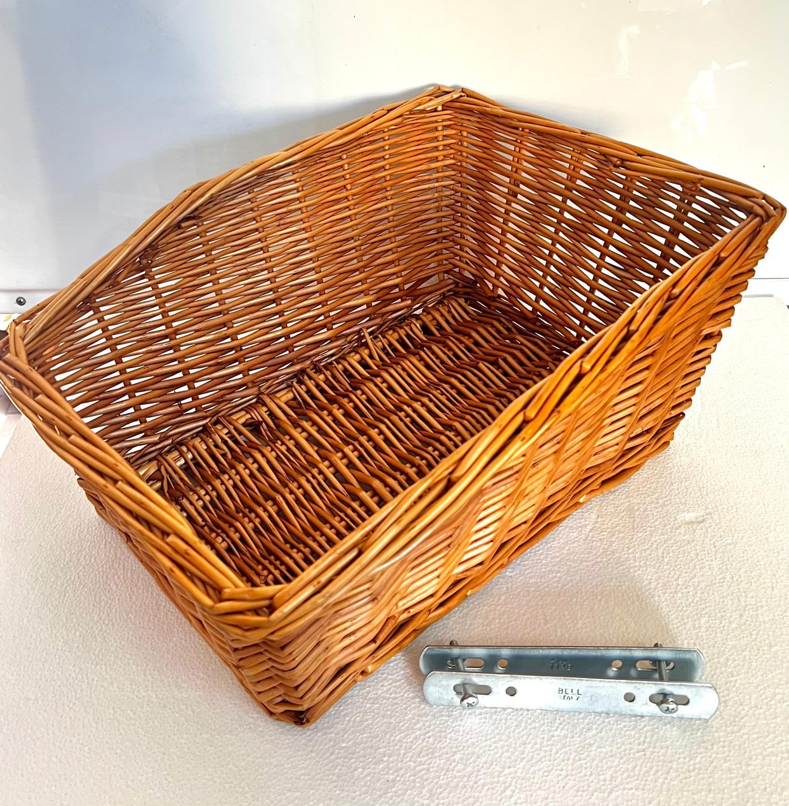 Cestino Posteriore in Vimini per Bicicletta, Base 33x22 cm, Altezza 18/14 cm, con Kit di Montaggio