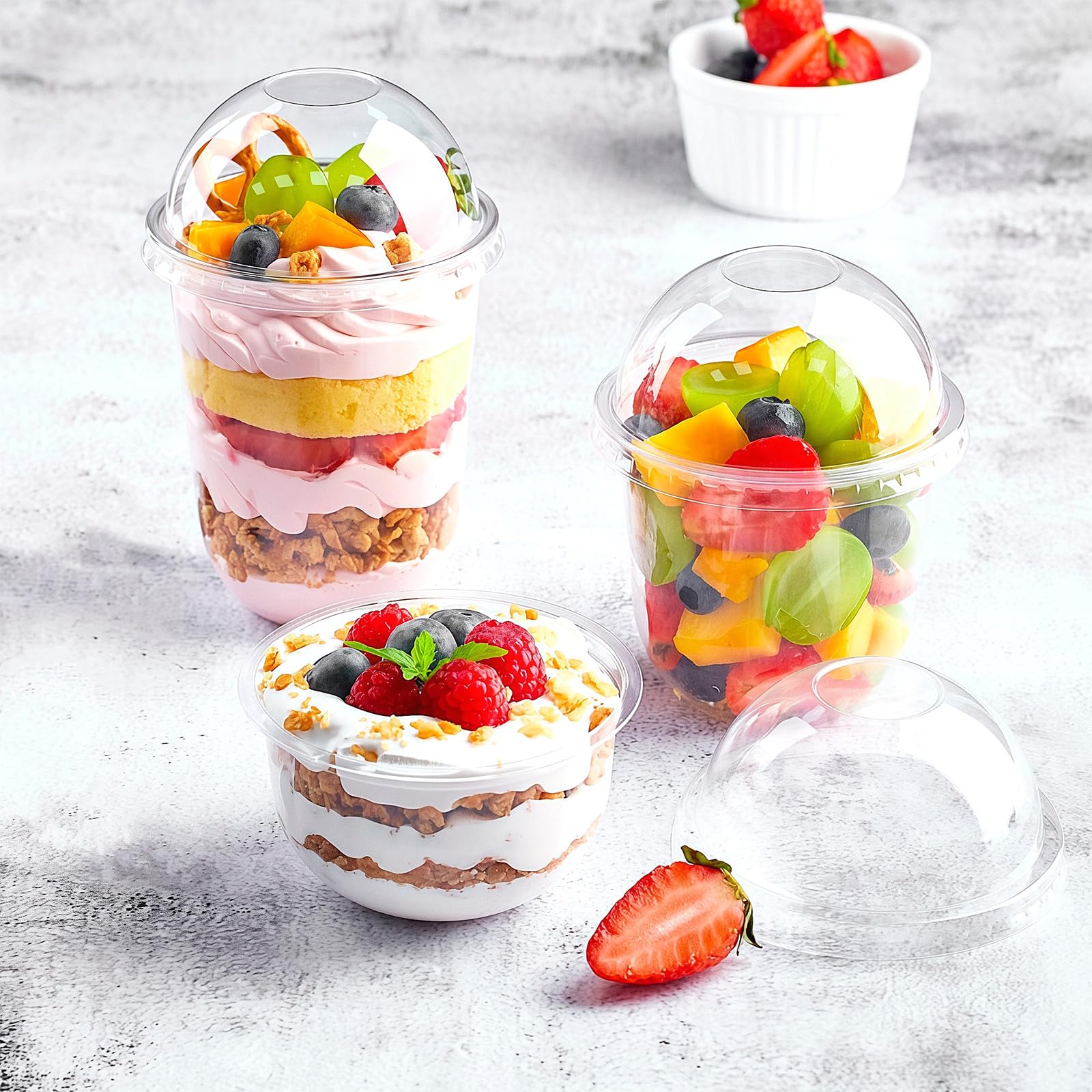 Amazon.com: Zezzxu 50 Pack 16 oz Plastic Dessert Cups with Dome Lids (No  Hole) and Sporks, Clear Disposable Fruit Cups with Lids for Yogurt Parfait  Ice Creams Pudding Cakes : Health & Household