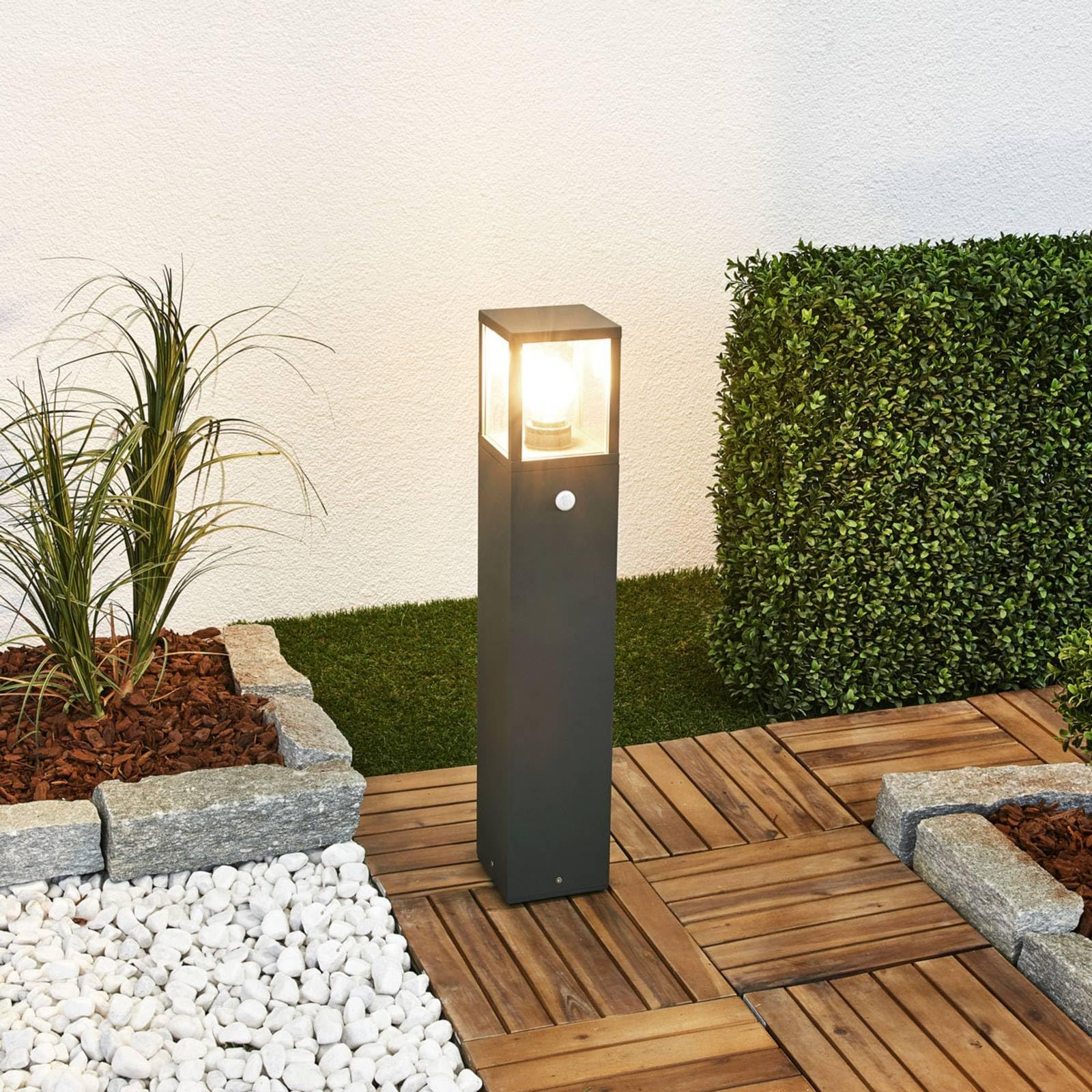Lucande s³upek ogrodowy 'Klemens' z czujnik ruchu, stylnowoczesny, kolor czarny, aluminium, IP54, ¿arówka E27