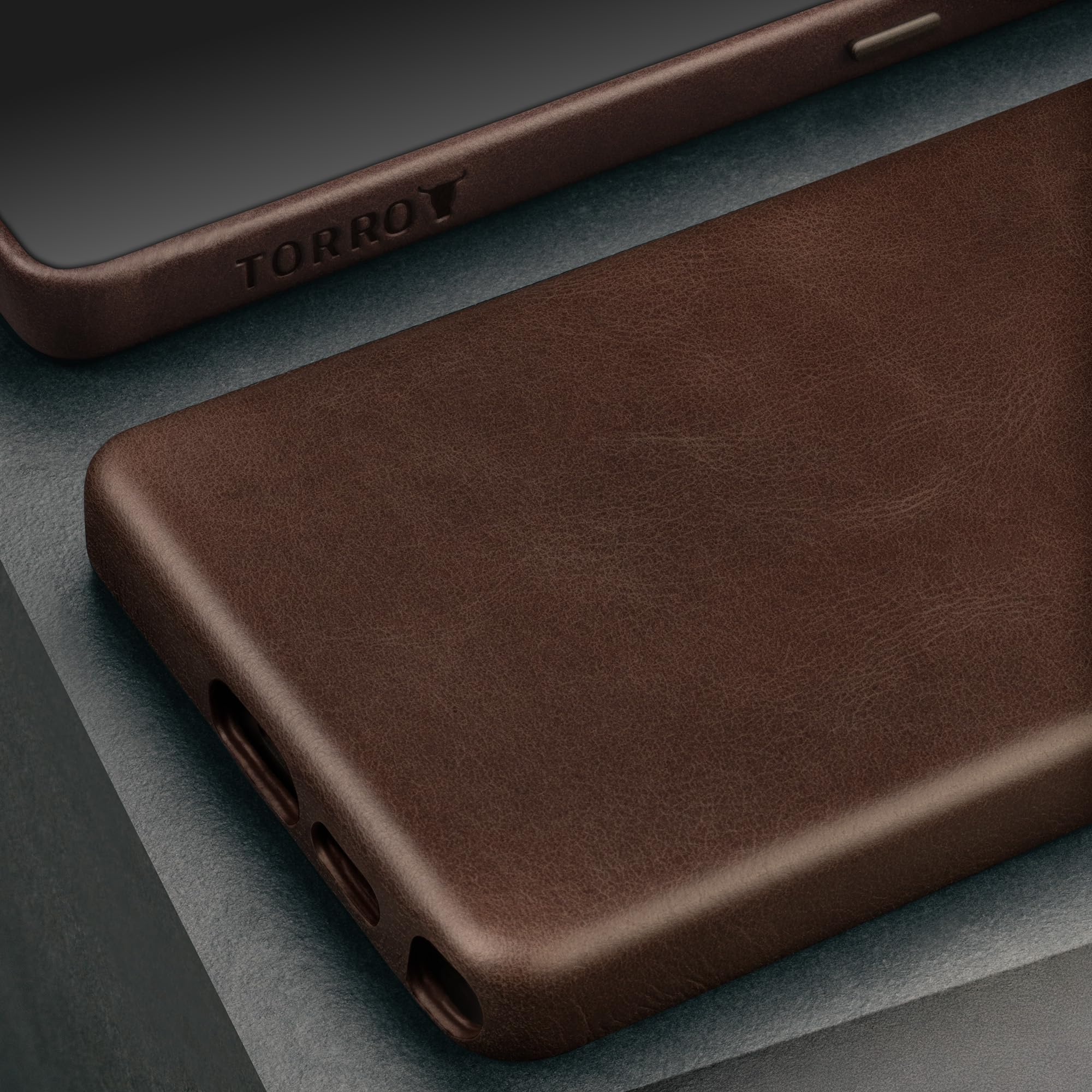 Etui TORRO kompatybilne z Samsung Galaxy S25 Ultra 5G 2025 – najwyższej jakości skóra kompatybilna z ładowaniem Qi2 / MagSafe, smukłe etui typu zderzak w kolorze (Ciemnobrązowym)