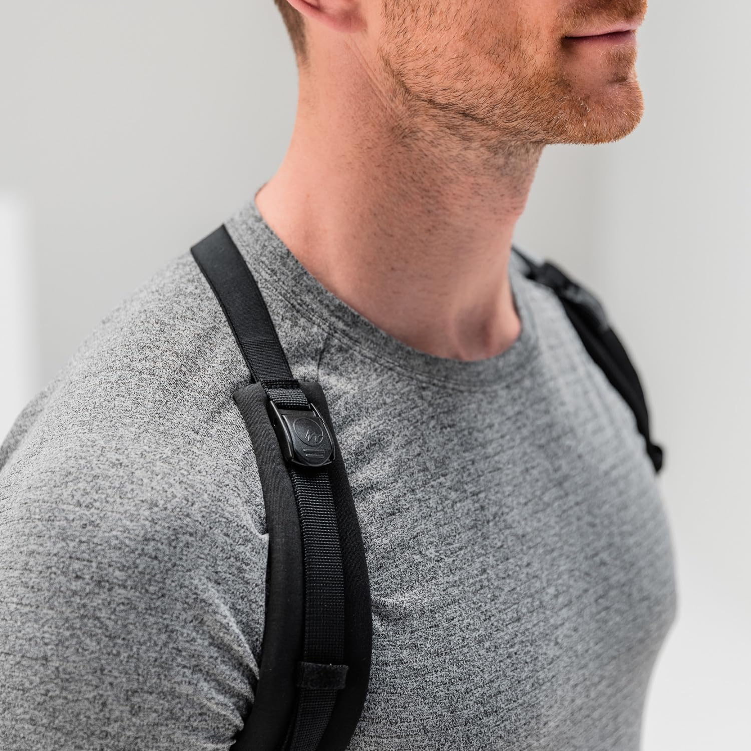 BLACKROLL Haltungstrainer Posture Pro | höhenverstellbares Rückenteil | Atmungsaktiv und leicht | Stärkt Rückenmuskulatur | Gepolsterte Schultergurte | Schwarz | Waschbar bis 40°C