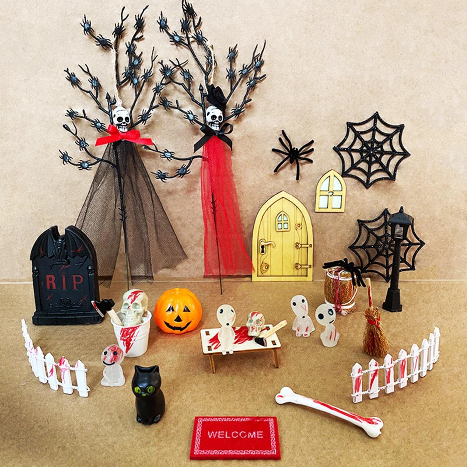 Mini statuette di Halloween che si illuminano nelle statue luminose scure