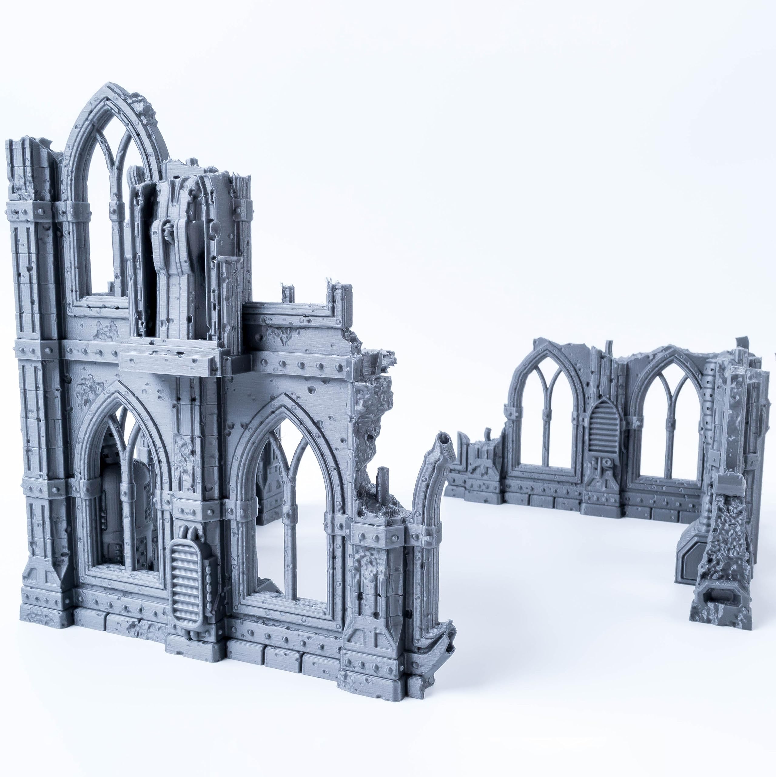 Gotische Ruinen Serie - Set 2: Zweigeteilte Ruine mit Zwei- und EIN-Geschossigen Abschnitten, Maßstab 28/32mm
