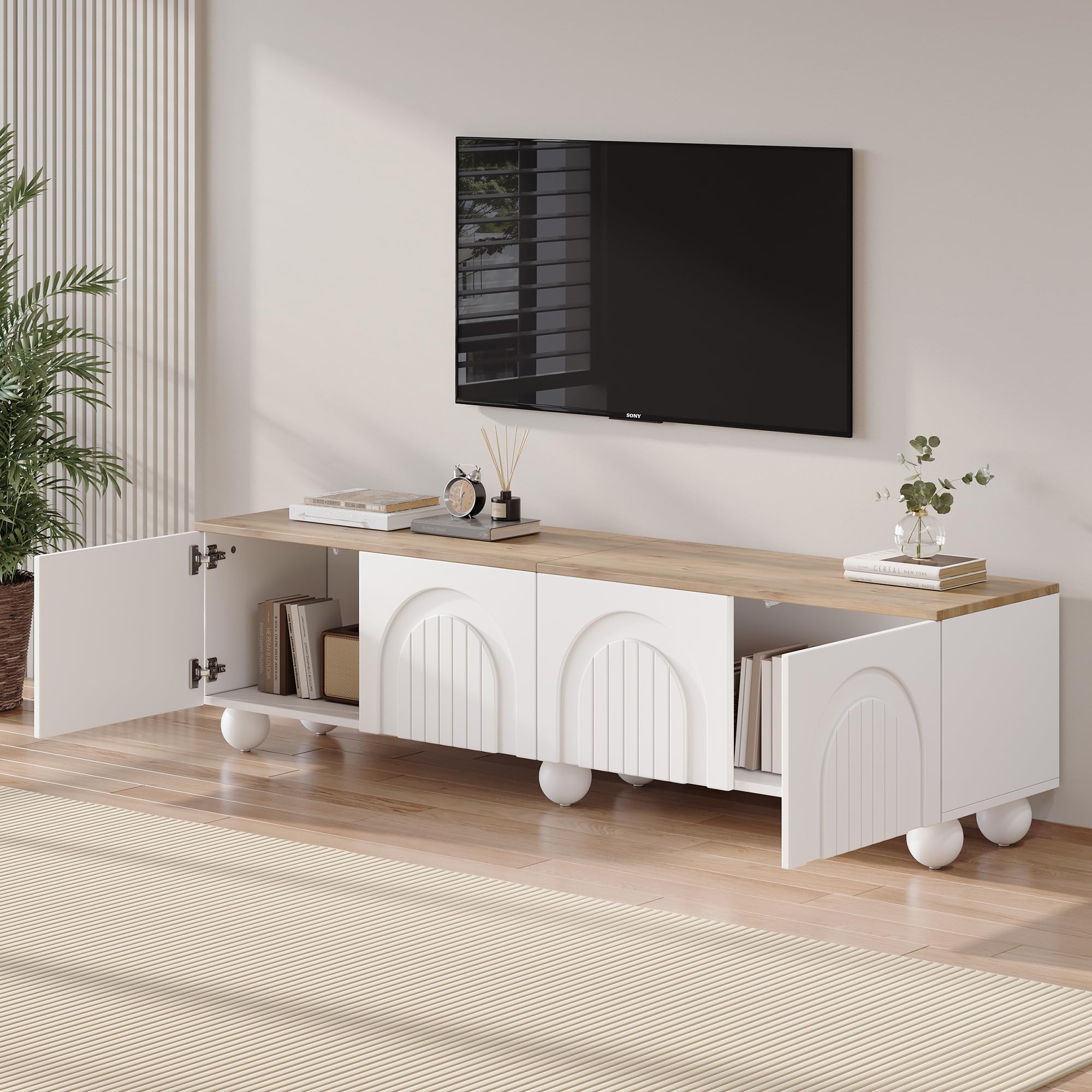Armario de TV con 4 armarios, soporte para TV y armario de televisión con 6 patas de bola de metal, adecuado para televisores de 80 pulgadas, color madera + blanco, 180 x 40 x 45 cm