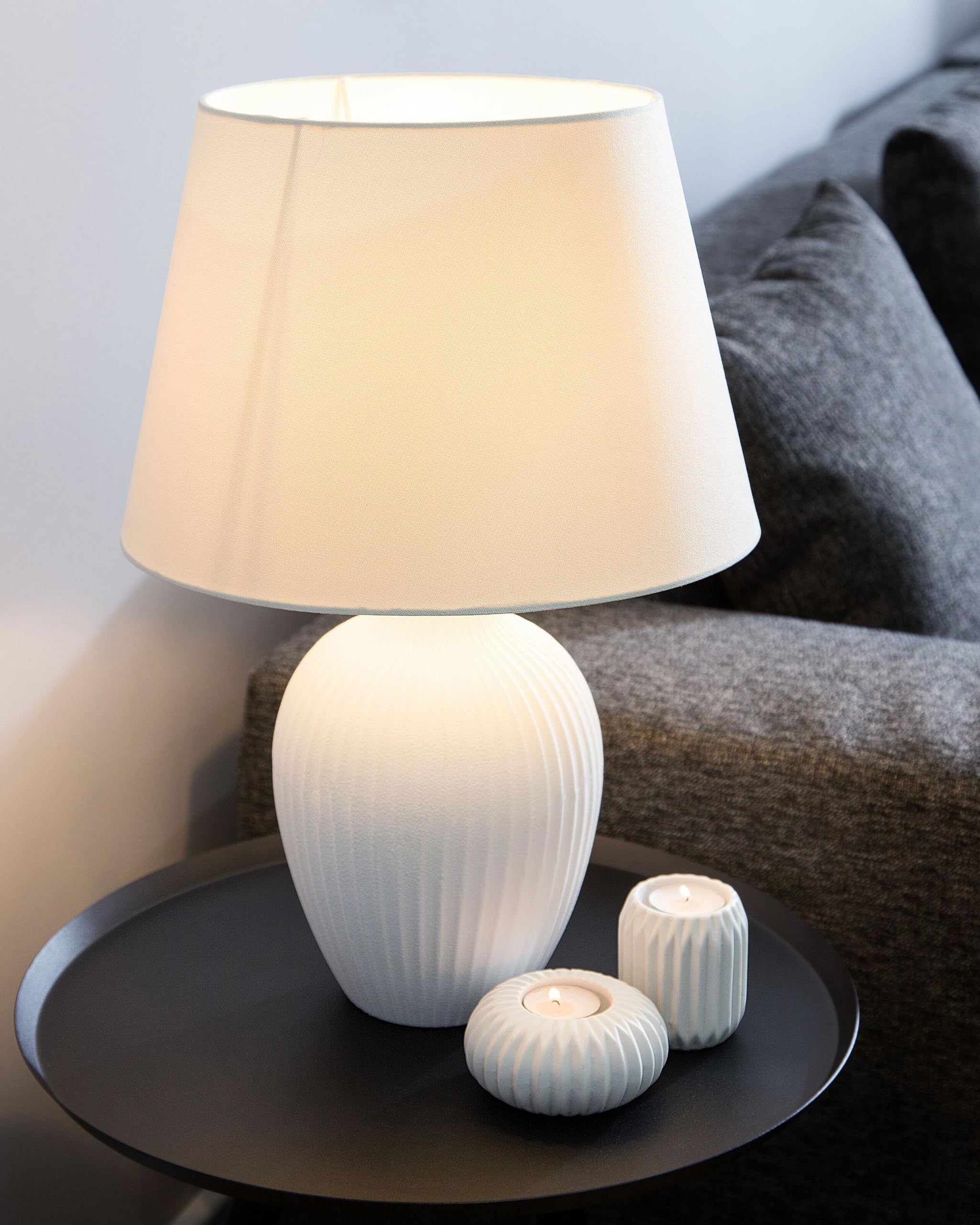 Beliani Klassische Tischlampe Lampenschirm aus Leinen keramischer Lampenfuß weiß Fergus