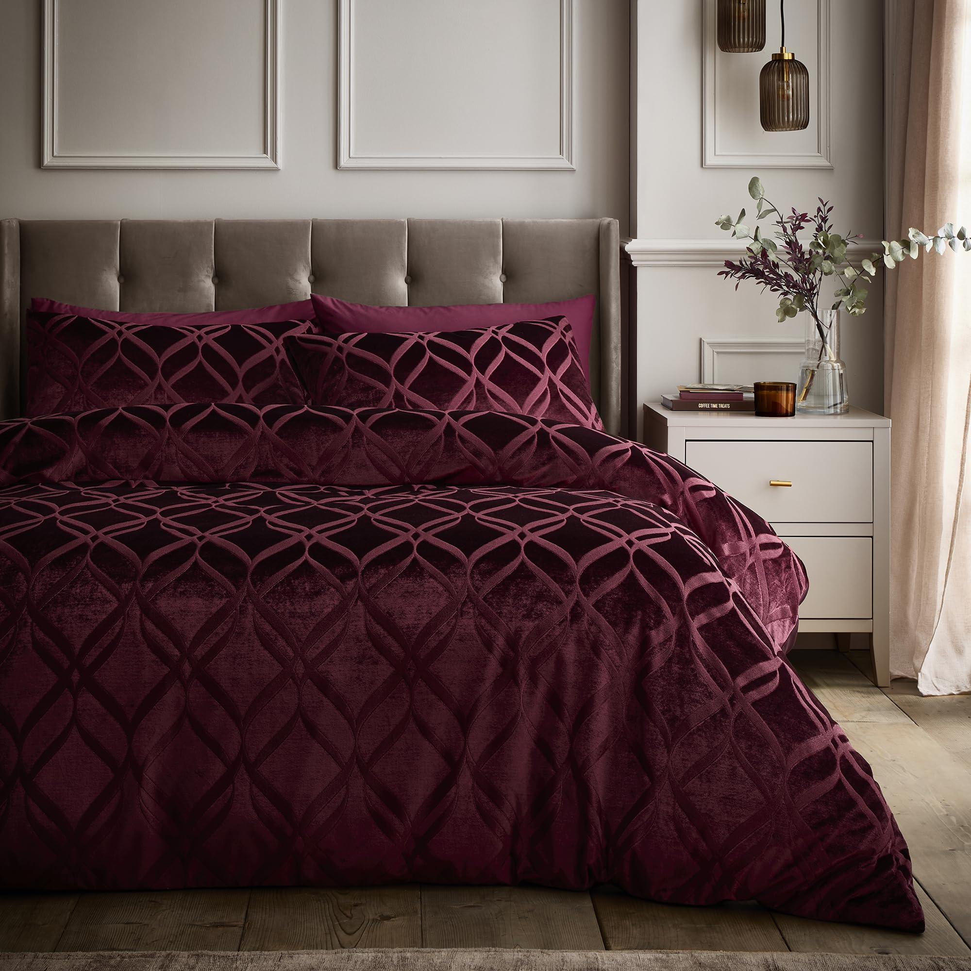 Soiree Belfort Quilt Set Super King 260 x 220cm – Berry Soft Touch Quilted Bedding with Elegant Belfort Design, Includes 2 Pillowcases