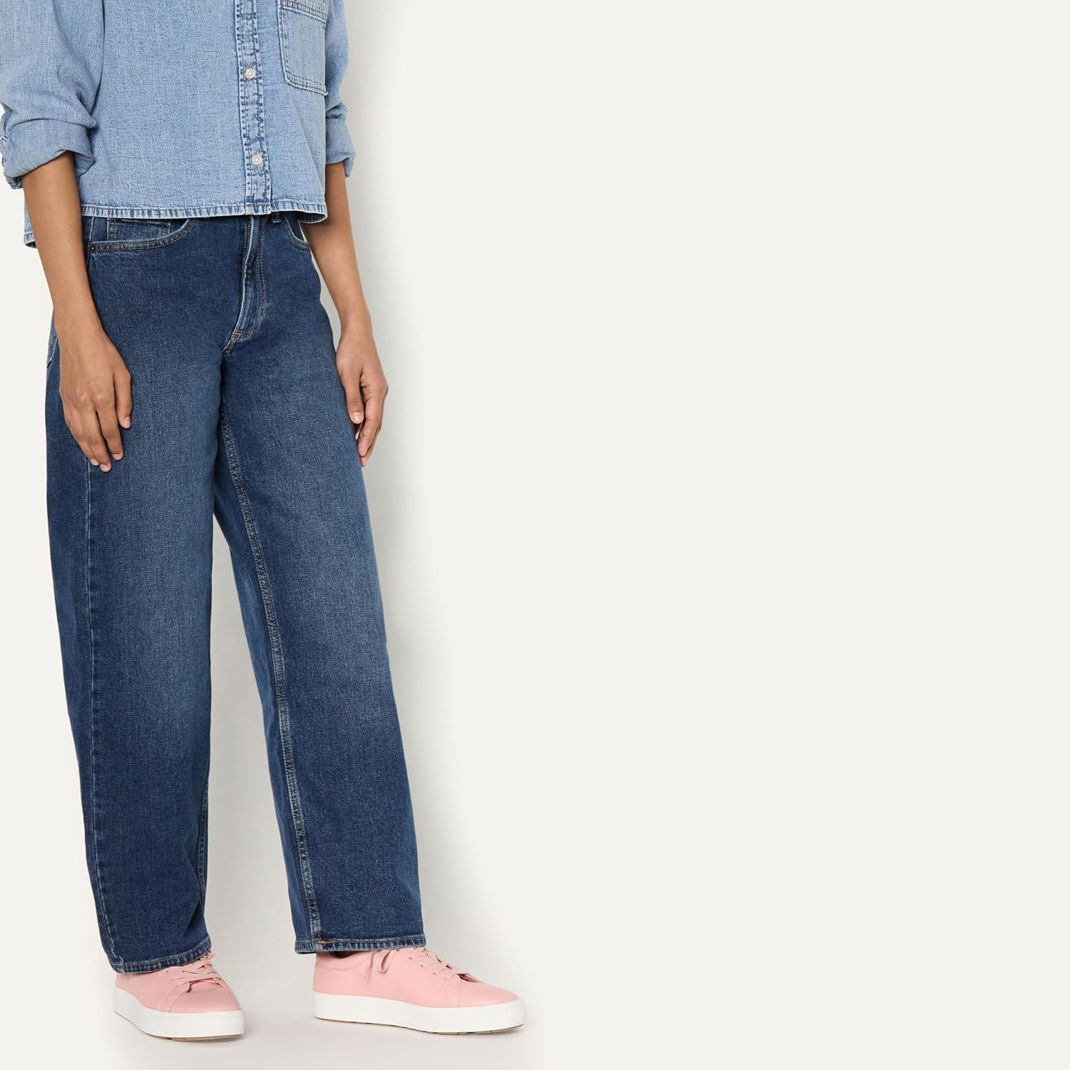 Amazon Essentials Women's Low Top Classic Sneakers - Image 2