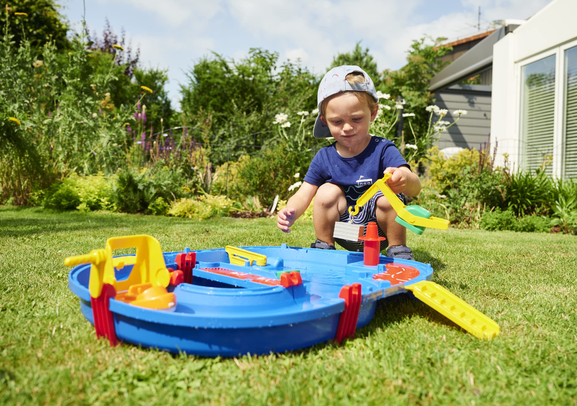 AquaPlay - 8700001501- Circuito de Juego acuático Start Set 21 Piezas - con Barco portacontenedores, vehículo Anfibio y Figura