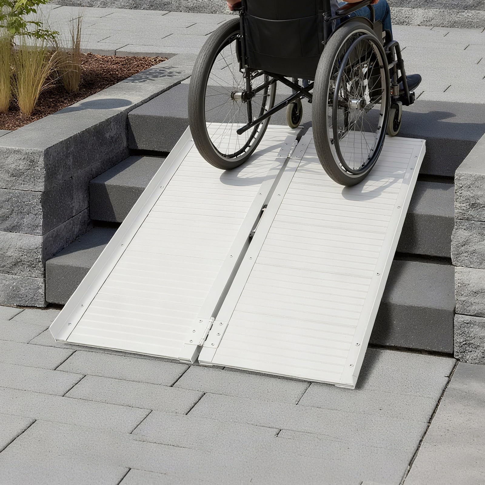 Składana rampa dla wózków inwalidzkich, 90 x 73 cm, wykonana z wytrzymałego stopu aluminium i stali nierdzewnej, obciążenie do 300 kg, z antypoślizgową powłoką, lekka rampa do schodów, progów i w