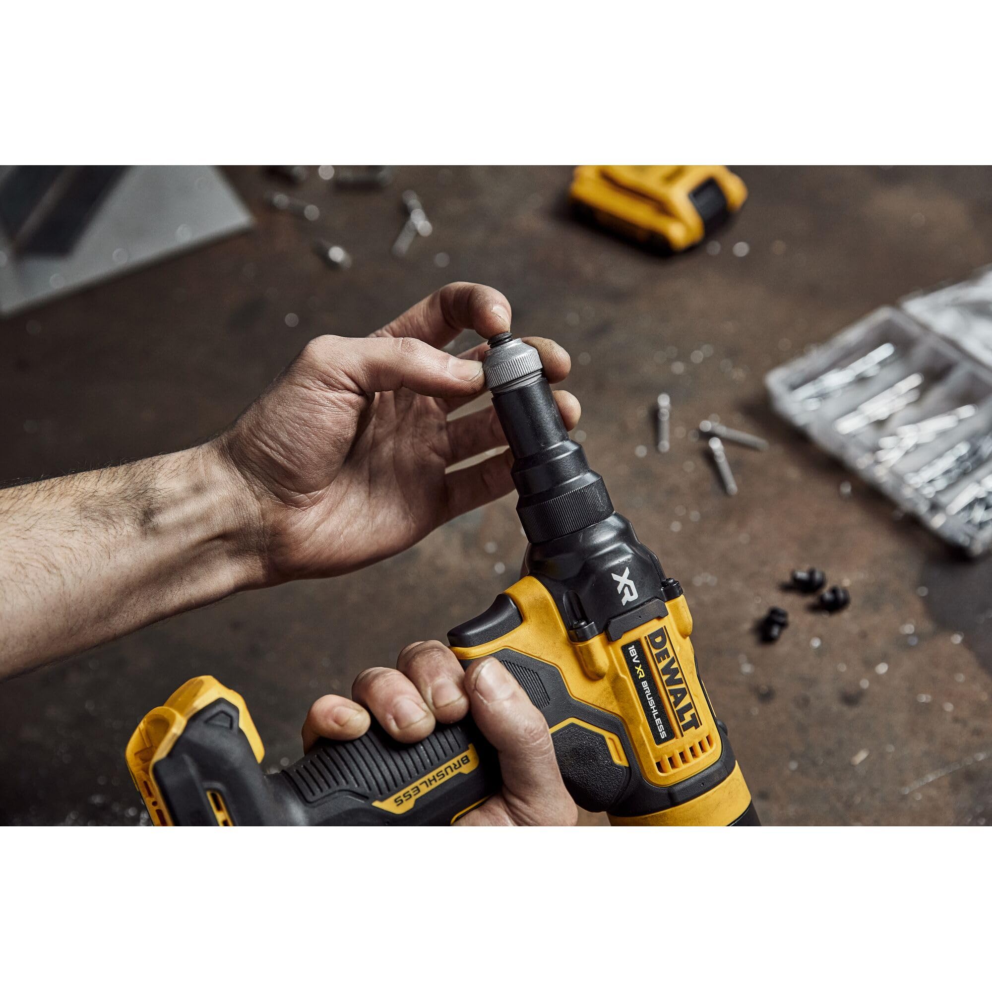 DEWALT - Riveteuse aveugle sans fil XR 18V brushless, Pistolet à riveter avec coffret TSTAK, sans batterie, DCF403NT-XJ