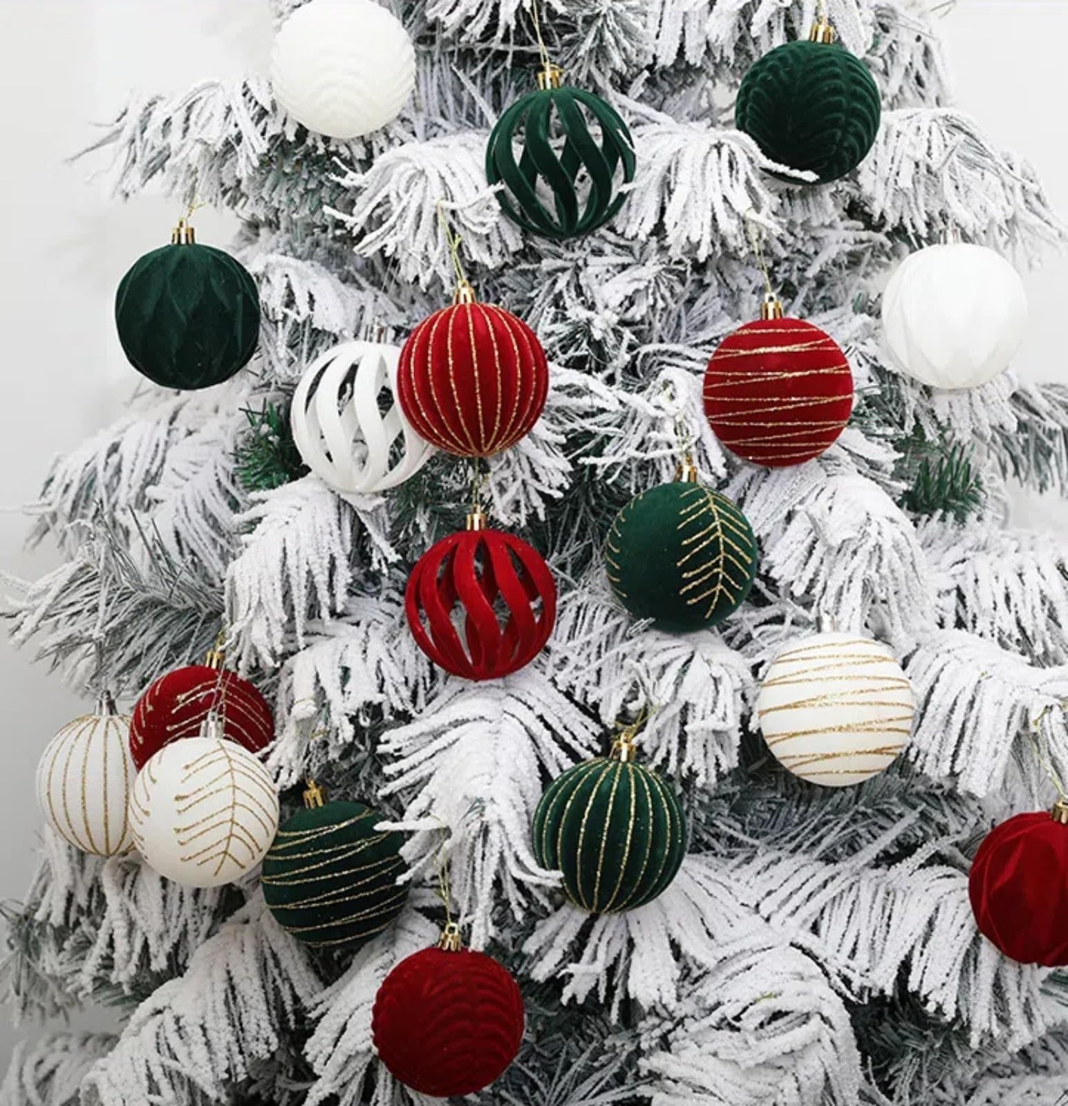 12-delige kerstballenset, dennenboom-fluwelen ballen, gevlokte ballen met kerstsfeer, kerstboomdecoratie, fluwelen ballen, kunstboom, ornamentset voor verzameling