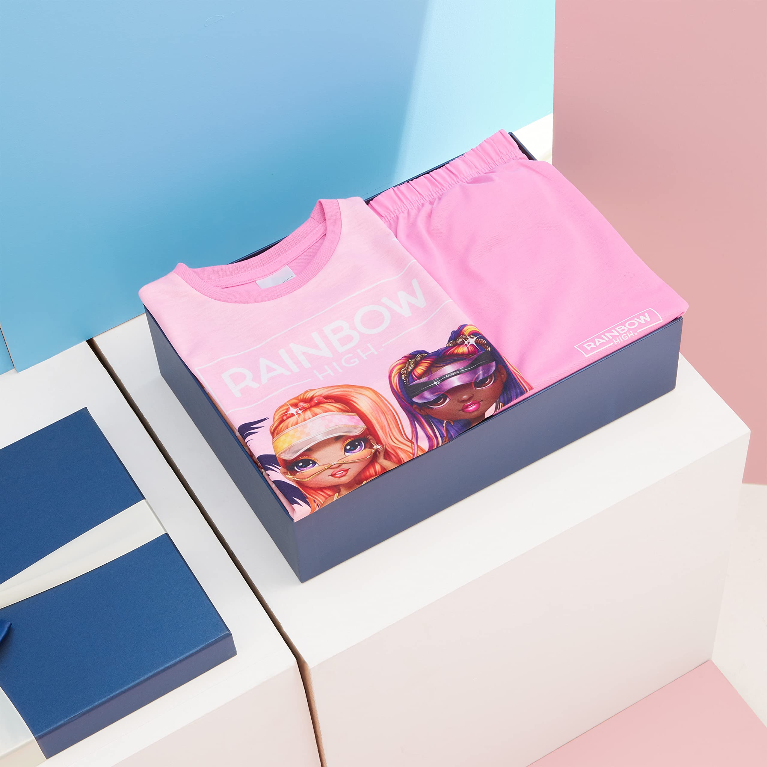 RAINBOW HIGH Pijama Niña Verano, Pijama Corto Niña, Conjunto Camiseta Manga Corta y Pantalón Corto, Ropa Niña de Moda Merchandising Oficial 5-12 Años (5-6 años, Rosa)