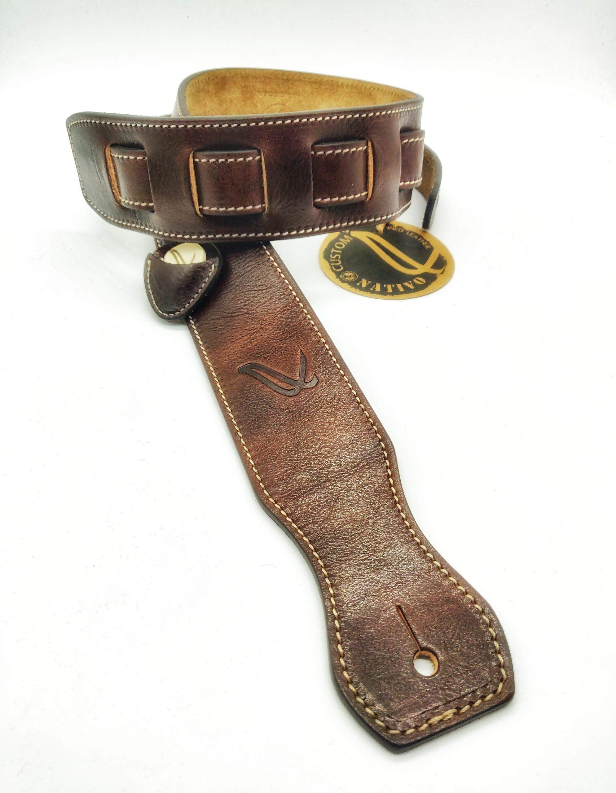 Tracolla per chitarra e basso fatte a mano, produzione artigianale 100% made in Italy con vera pelle primo fiore conciata al vegetale in Toscana con resistenti cuciture in contrasto(HORSE SADDLE)