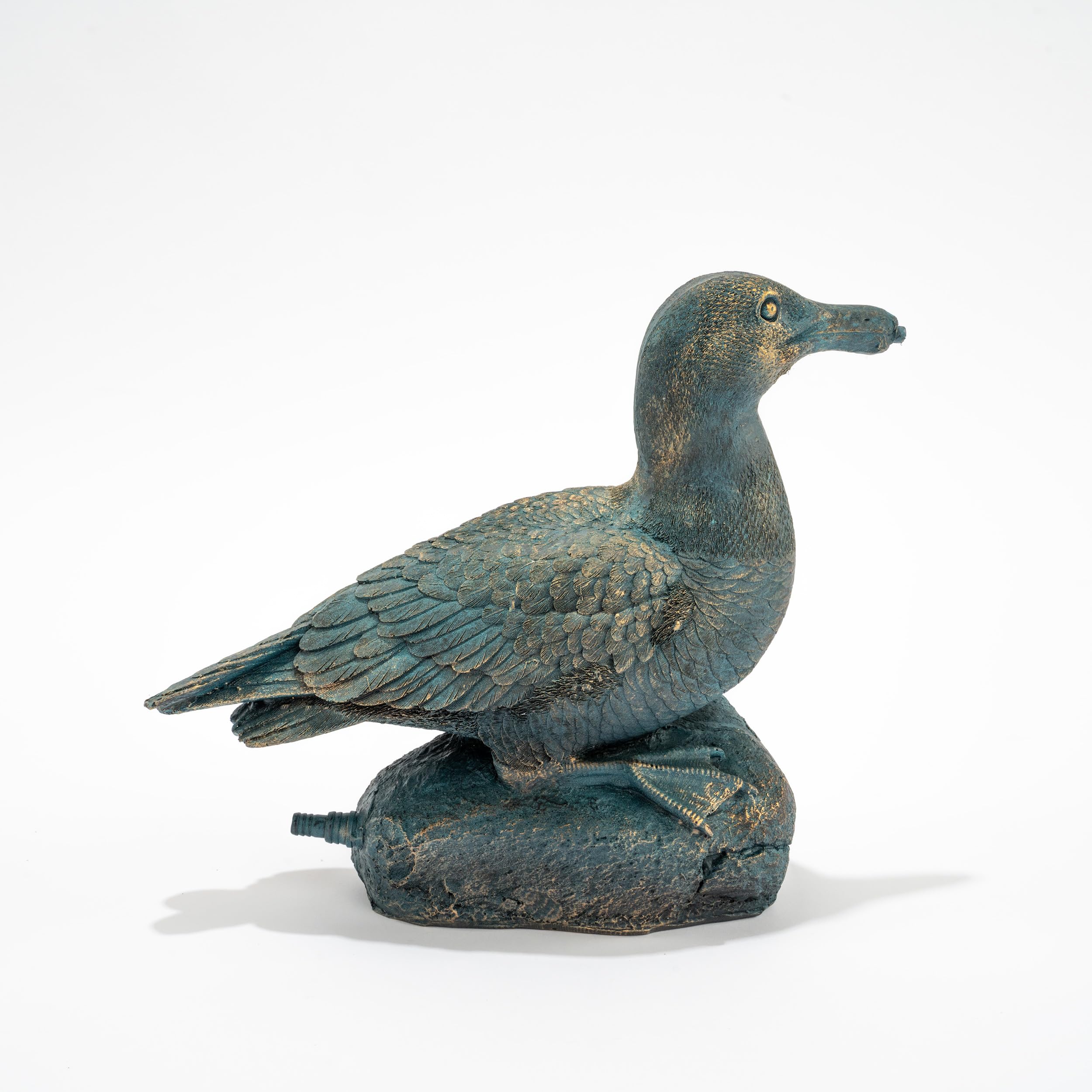 Esotec Wasserspeier Ente Samuel im Altkupfer-Design, Brunnenfigur für Teich & Garten aus Polyresin, Gartenfigur mit 2X 2m Schlauch, 33x14x28cm 100772