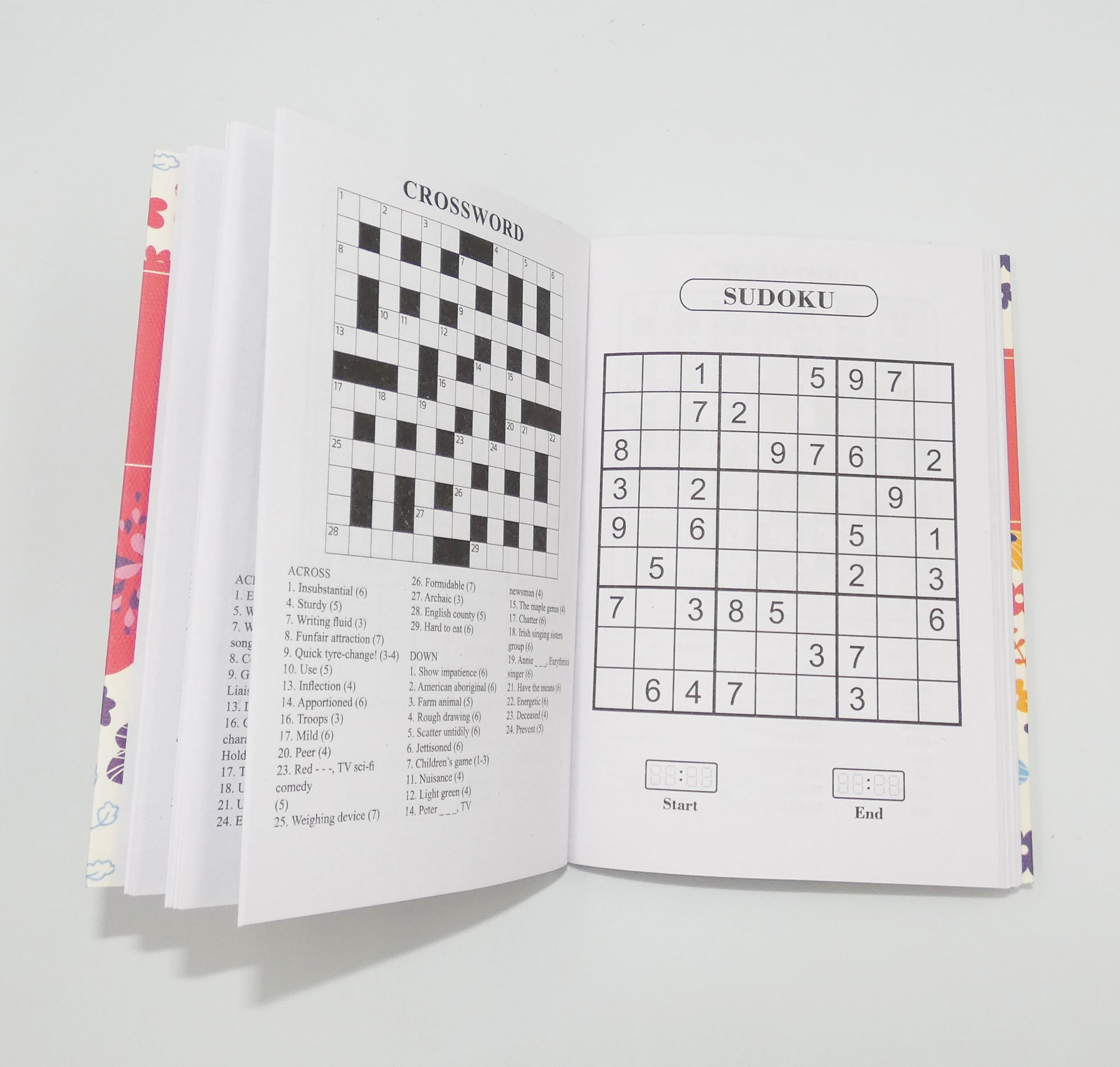 A6 kieszonkowy rozmiar podróżny 3 w 1 Sudoku, wyszukiwanie słów, krzyżówka, rozmiar 15 x 10,5 cm z elastyczną taśmą, biały kwiatowy