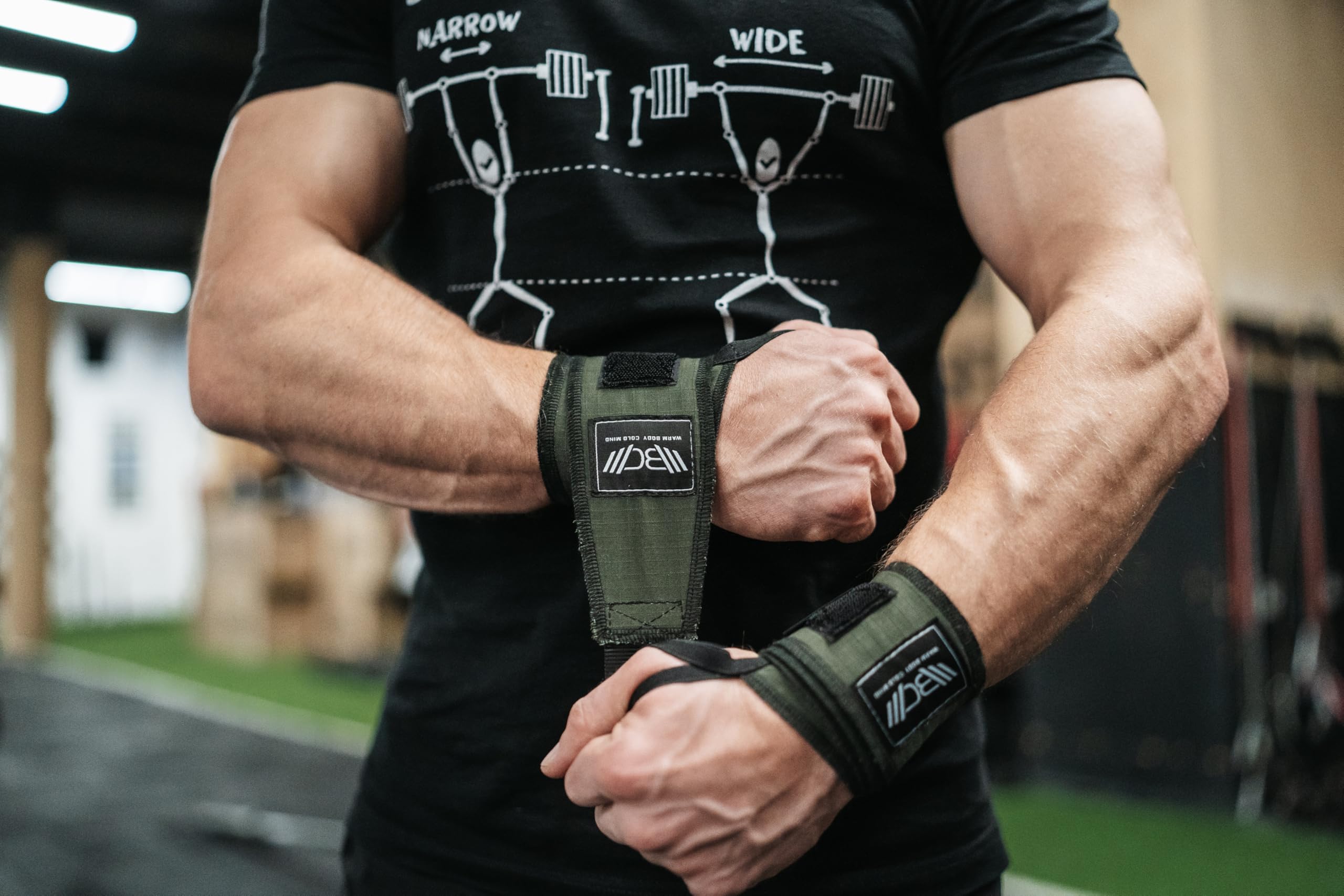 WARM BODY COLD MIND Muñequeras de Algodón de Primera Calidad para Levantamiento de Pesas - Cotton Wrist Wraps Crossfit, Bodybuilding, Peso Muerto, Gimnasio, Entrenamiento, Fitness, Weightlifitng