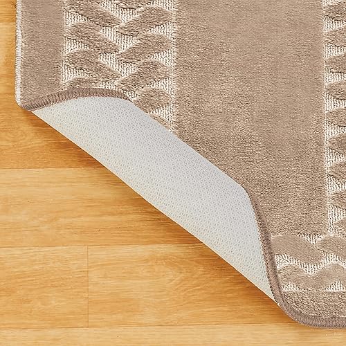 Miniatura 3 de Collections Etc Alfombra de pasillo alfombrada en espiga, de color sólido con detalles decorativos de felpa y respaldo antideslizante para pasillo