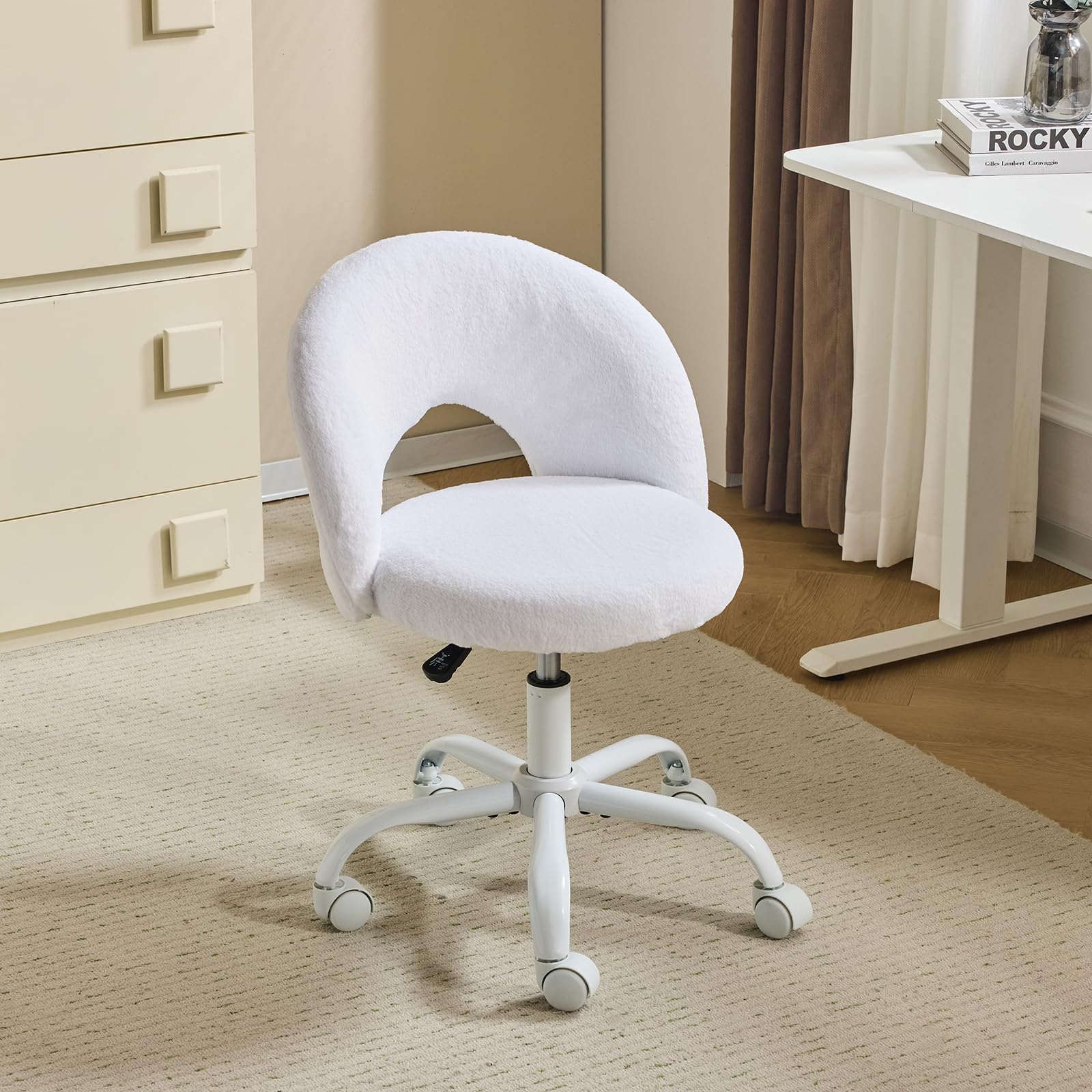 Bonnlo Chaise de Bureau Esthétique sans Accoudoirs, Petite Chaise Confortable, Fauteuil de Coiffeuse avec Support Lombaire, Chaise Pivotante pour Bureau, Chambre, en Fourrure de Lapin (Blanc)