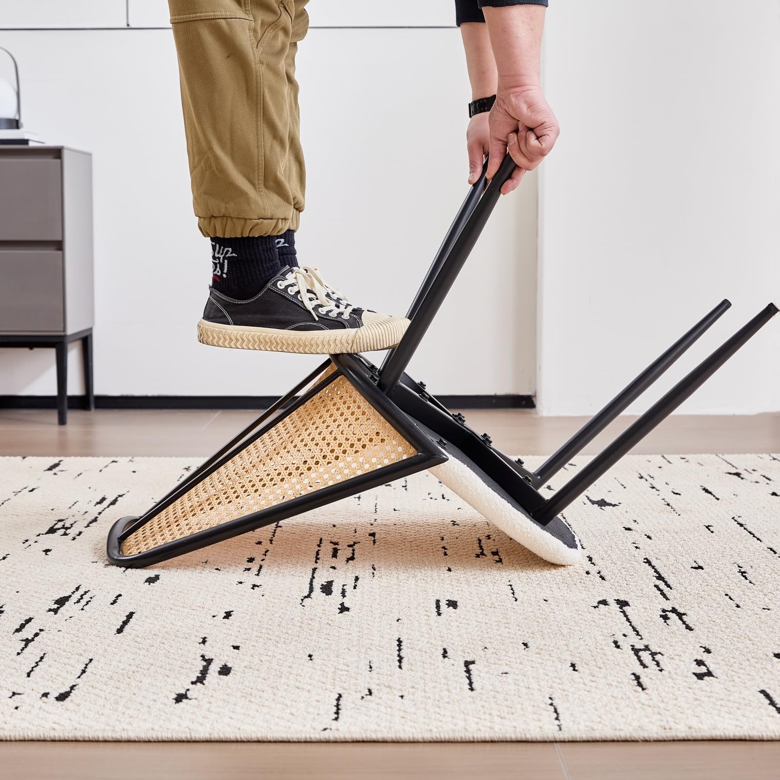 Juego de 8 Sillas de Comedor Modernas, Respaldo Tejido de Ratán, Asiento de Felpa Granulada, Estructura de Metal Negro, se Puede Usar como Silla de Cocina, Silla de Sala de Estar