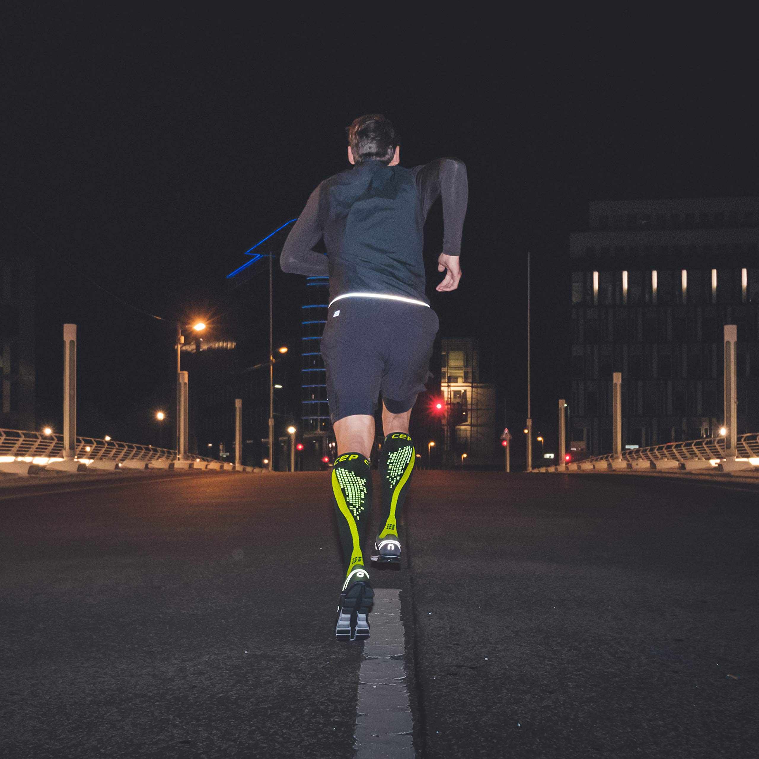 CEP - NIGHTTECH SOCKS, Laufsocken für Herren, Kompressionsstrümpfe made by medi für Power auch bei Dunkelheit