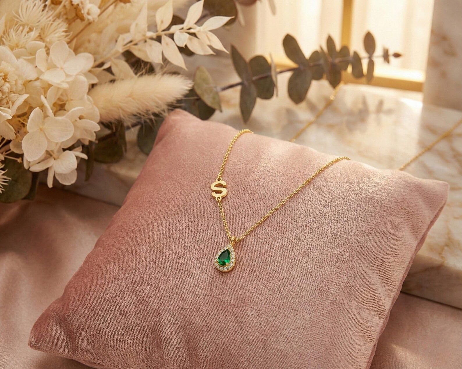 Oro laterale iniziale collana con pietra portafortuna, delicato su misura per mamma personalizzato con pietra portafortuna Natale, Stile quotidiano