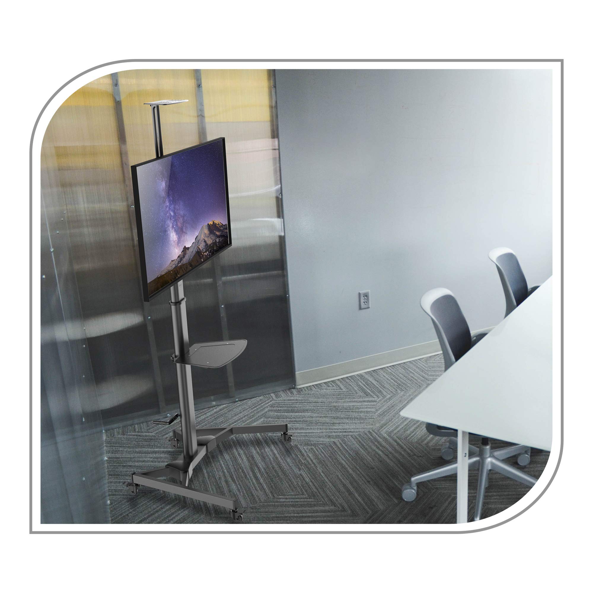 PureMounts TV Standfuß rollbar 37–70 Zoll VESA 600x400 höhenverstellbar | Standfuß mit Kameraablage, Ablageboden, Kabelmanagement, Rollen und neigbarer Halterung für flexible TV-Montage.