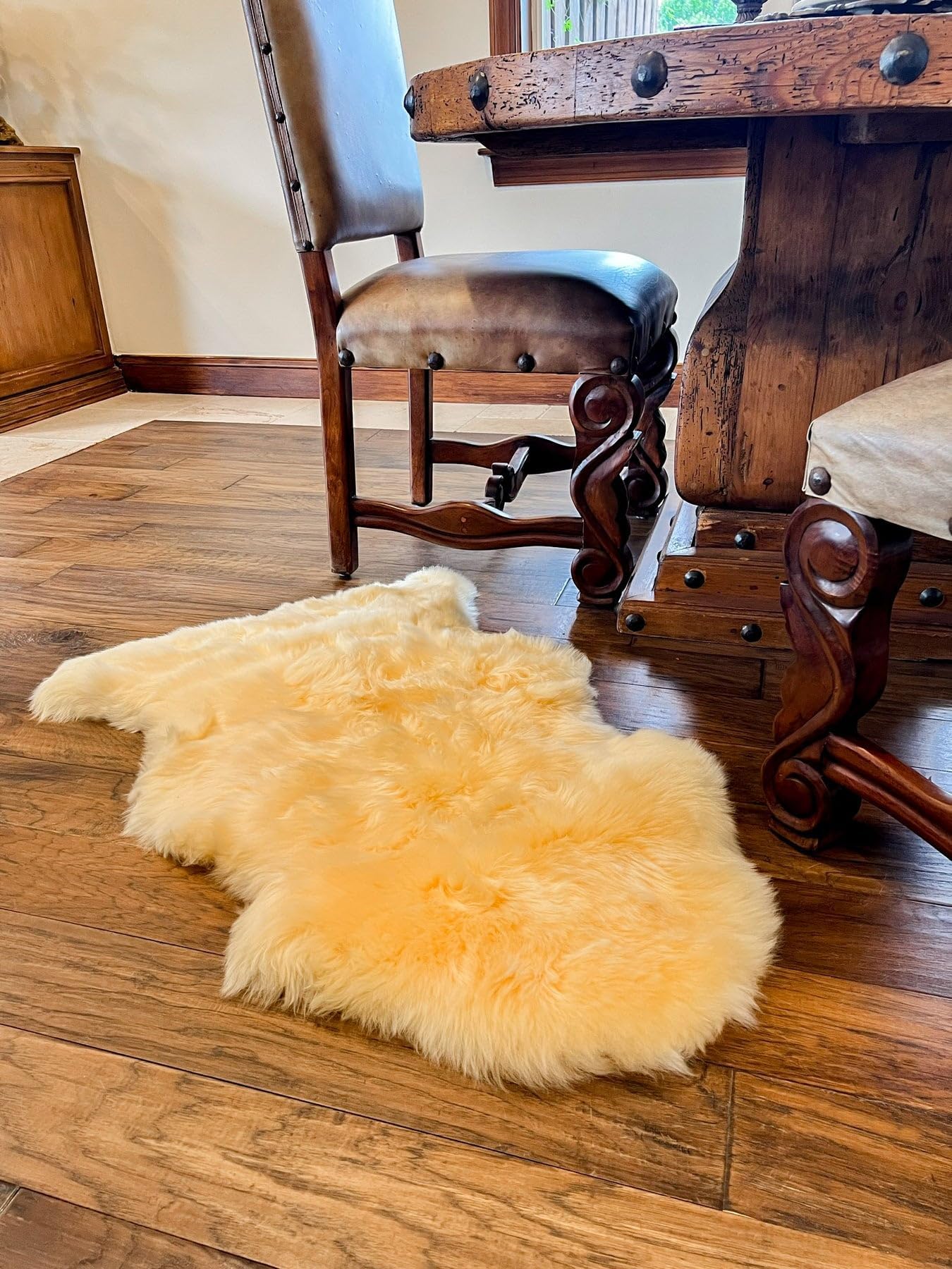 Amazon.com: Cowhides Direct Authentic Sheepskin Rug - Cream Fur Rug for ...