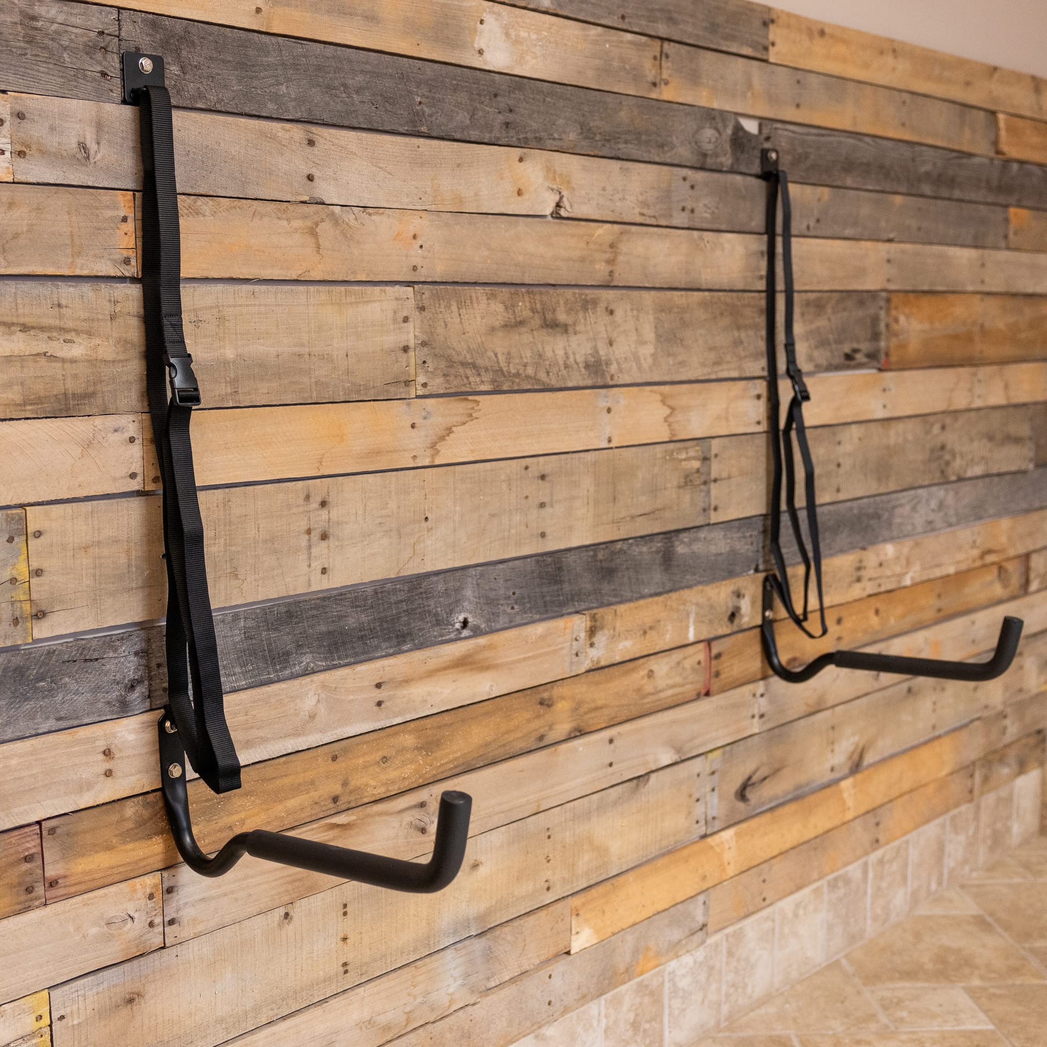StoreYourBoard Roanoke Kajak-Aufbewahrungsregal, hält 45,4 kg, Kajak-Wandhalterungshaken, Kajakständer für Garage, platzsparender Innen-Kajakhalter, massiver Stahl, Schutzpolster