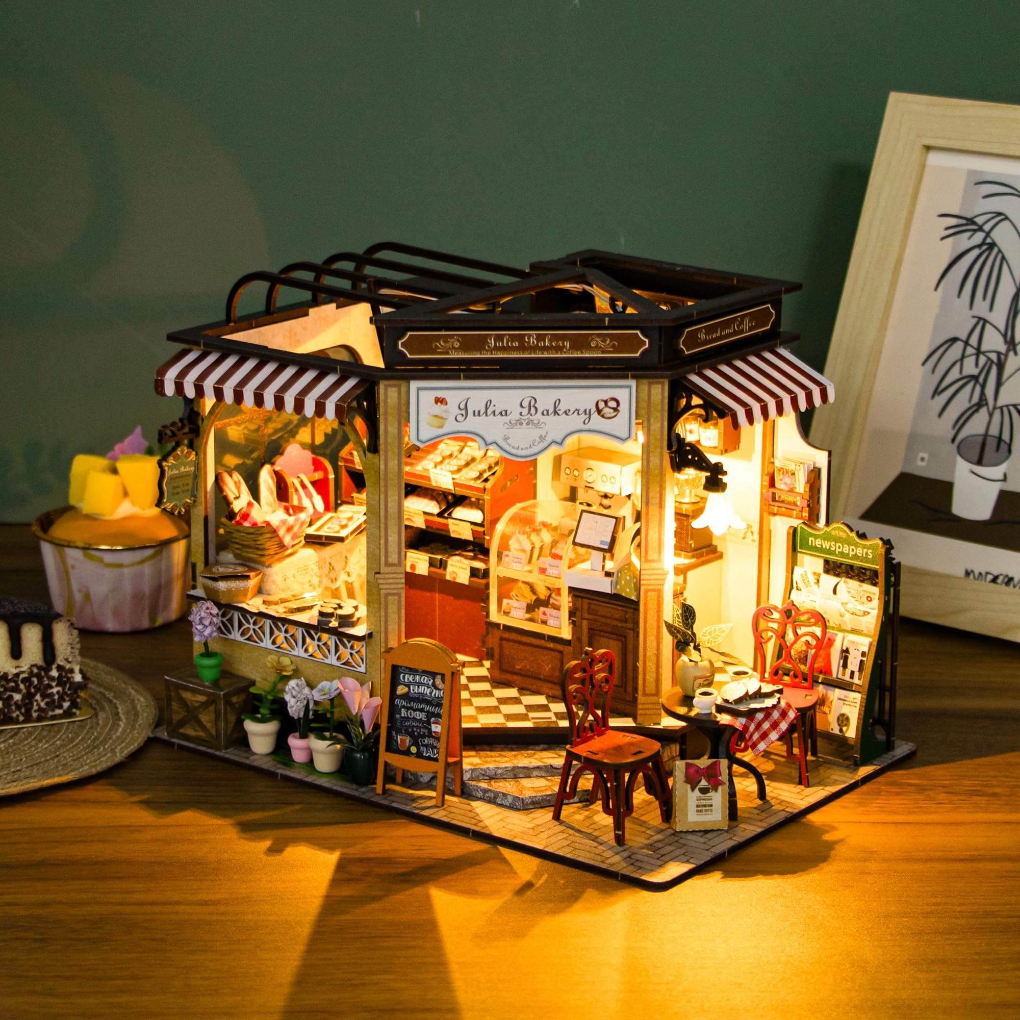 CUTEROOM Domek dla lalek z drewna, miniaturowy zestaw, miniaturowy zestaw do piekarni, model Julia's Café, kreatywny prezent dla dorosłych