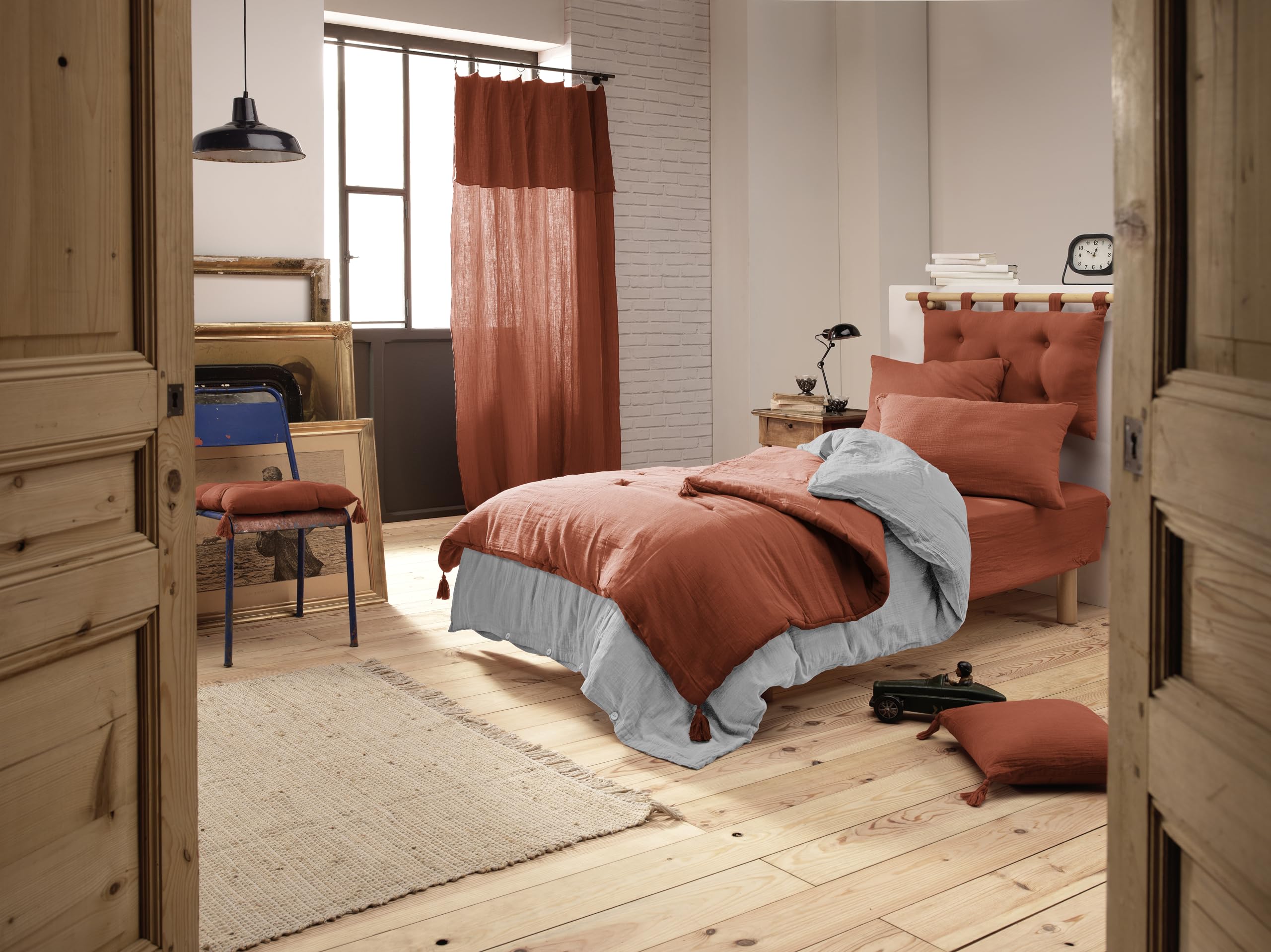 Meubletmoi Édredon 90 x 200 cm Gaze de Coton Terracotta et Polyester avec Capitonnage Léger et 4 Pompons - Linge de Lit - Pepa