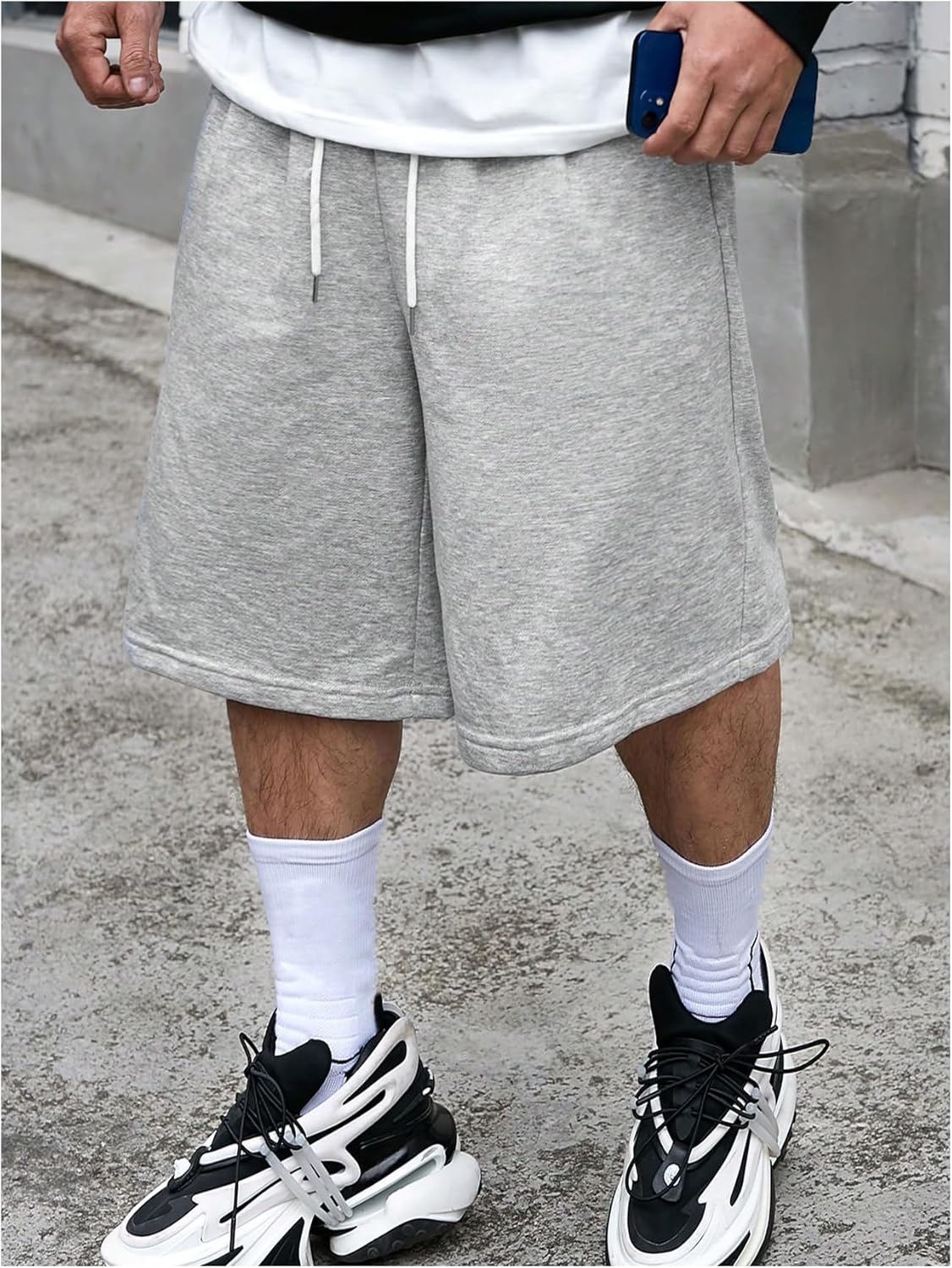 Verdusa Men's Wide Leg Drawstring Waist Knee Length Bermuda Shorts with Pocket - Image 4