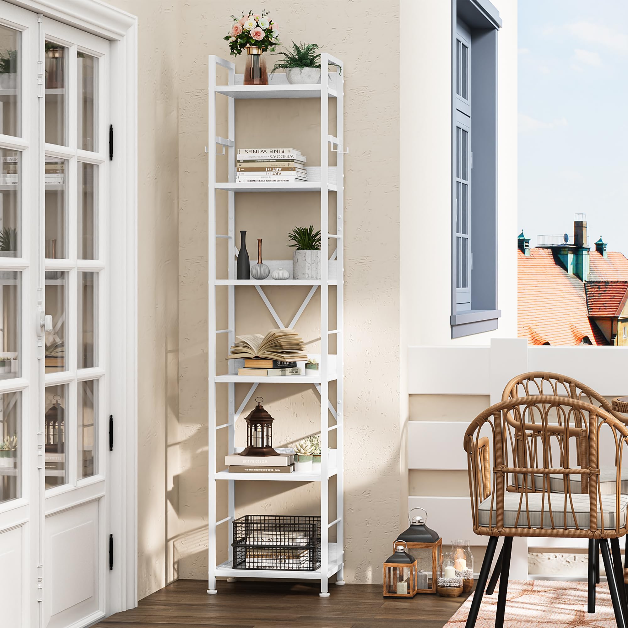 YITAHOME Librería de 6 Niveles, Estantería de Piso con 4 Ganchos, Estante de Madera y Marco de Metal, Estantería Industrial Alta, Almacenamiento para Sala de Estar, Oficina en Casa, Blanco Puro