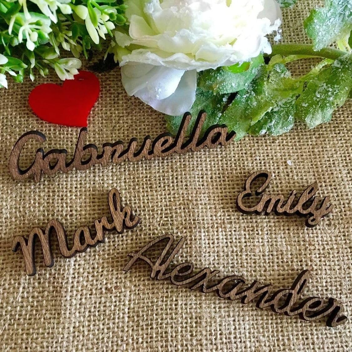 Marcasitios de madera Nombres en cursiva Decorativos personalizados cortados con láser Tarjetas de mesa Caligrafía, Sitting en tu boda, Rústico, Decorar la mesa en una cena, 4 fuentes/tipos de letra