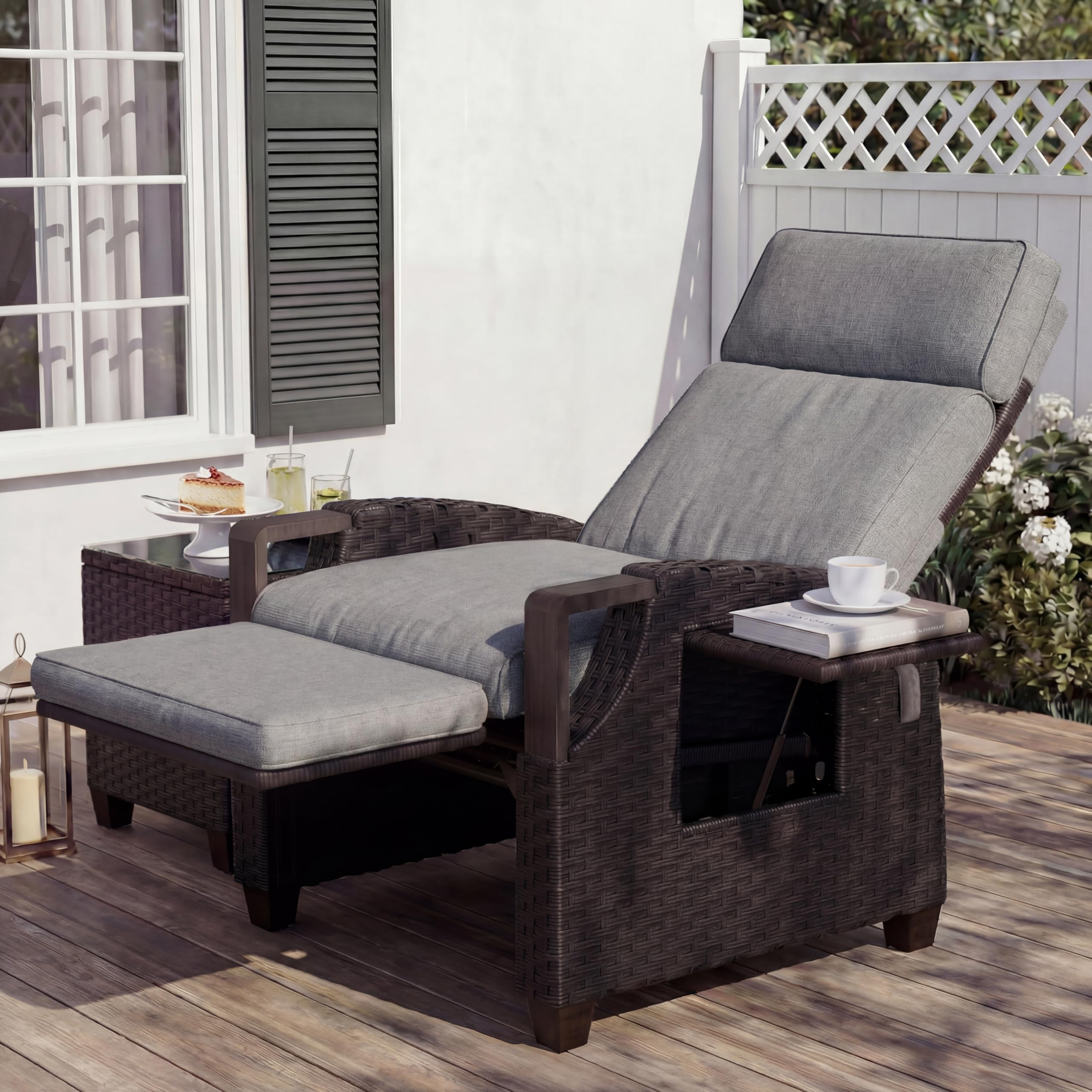 Grand patio Sedia a sdraio con cuscino, schienale regolabile, in rattan, per interni, uso esterno (vimini marrone chiaro, cuscino beige) (Regolazione indipendente, Grigio scuro)