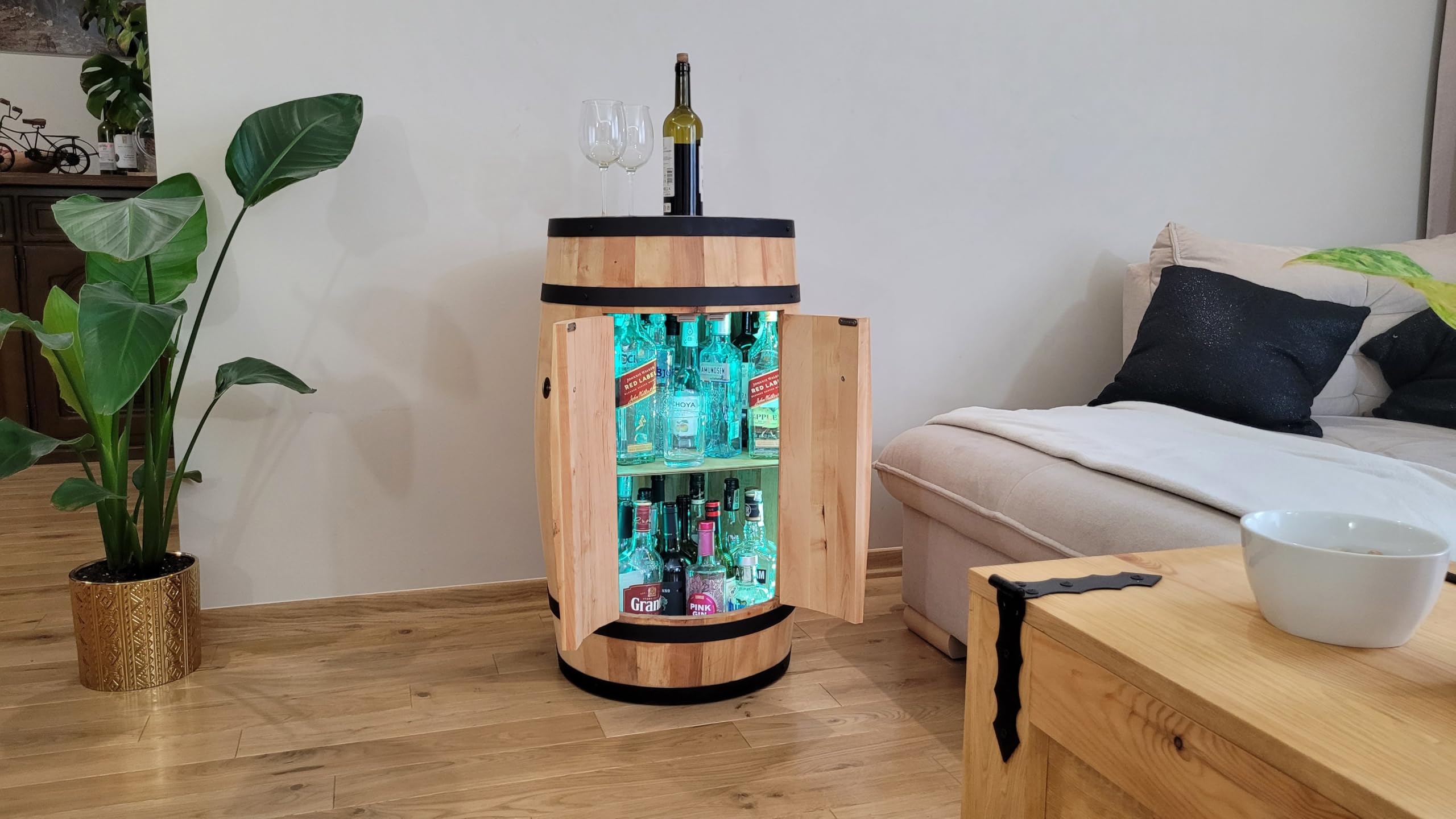 weeco Tonneau en Bois avec 4 Roues, Portes et éclairage USB RGB. Étagère en Bois de hêtre Solide et Renforts en métal - Tonneau Bar - Casier à Vin - Armoire de Bar (Marron Clair/chêne)