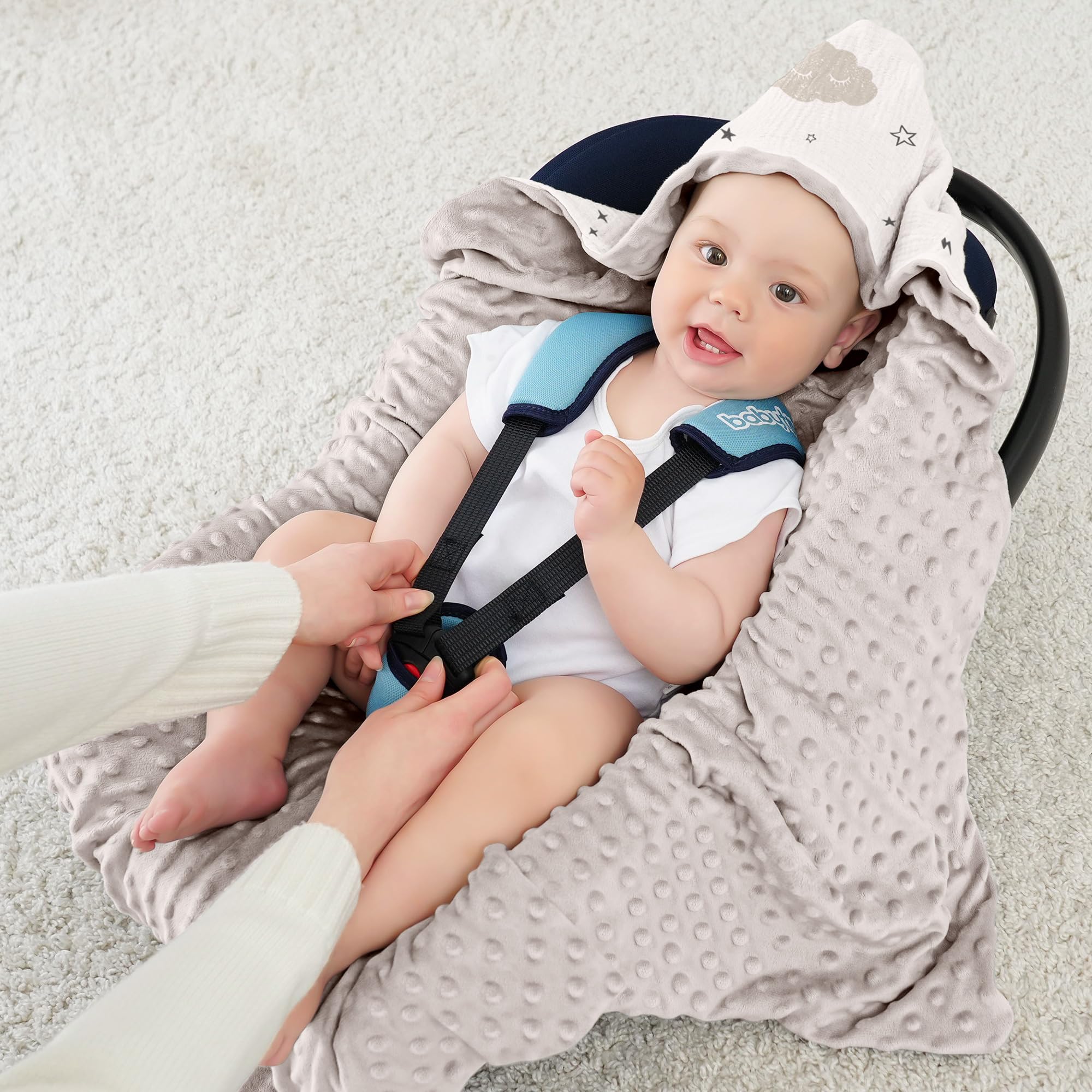 Susurration Couverture Bébé Chanceliere Bébé Poussette ou Siege Auto Cosy Lavable nid d Ange pour Naissance Enfant 90 x 90 cm (Nuages)