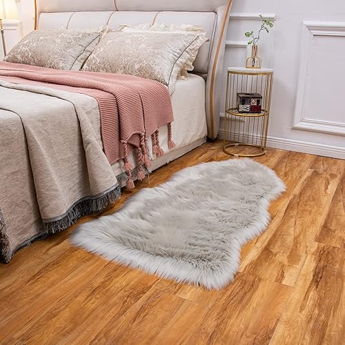 Miniatura 3 de EasyJoy Alfombra de piel sintética ultra suave y esponjosa para sofá, sala de estar (2 x 4 pies, color gris claro)