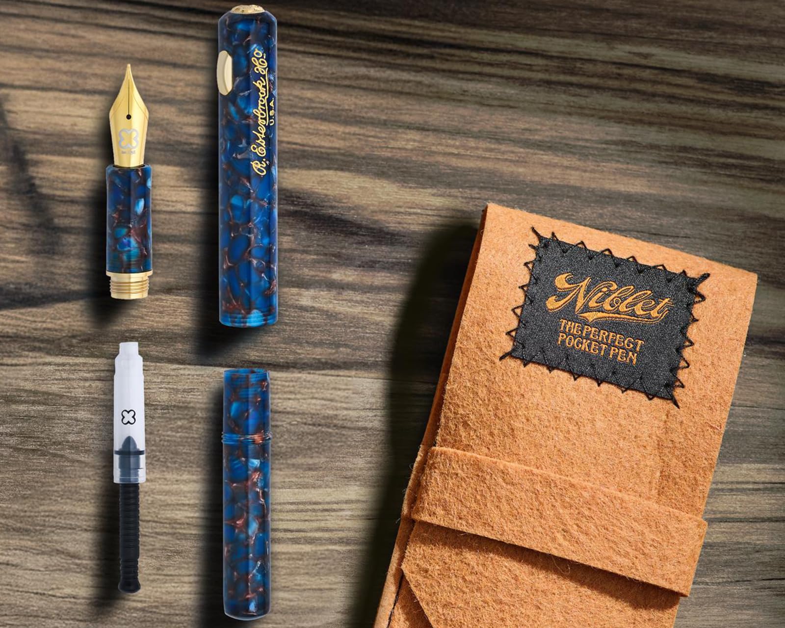 Esterbrook Niblet Füllfederhalter Nouveau Blue, Kompakt aus hochwertigem Harz, Edelstahlfeder Gold in der Größe M, EPP9156-M | Kompakter, cliploser Taschenfüllhalter (Pocket Pen) mit JoWo-Edelstahlfeder M und kurzem Standardkonverter