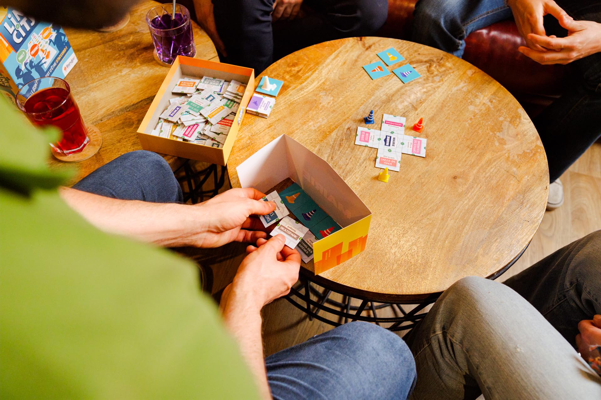Bandjo! Link City – Juego de Mesa de Ambiente – Ideal para Amigos o Familiares – Cooperativo – Azulejos – A Partir de 8 años