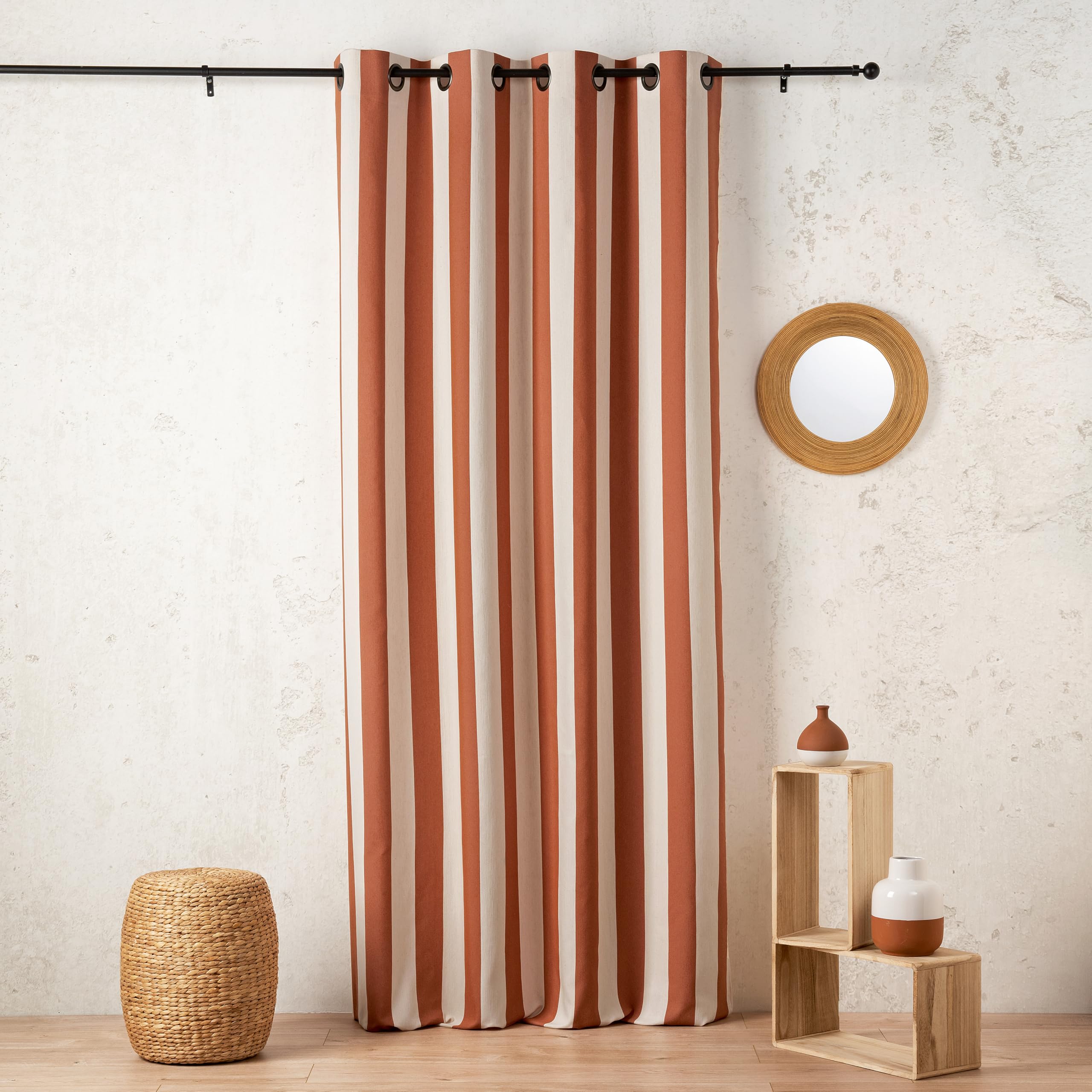 LINDER Rideau à Rayures Verticales - Tissé et Teint en France - Style Pop - Coloris Orange Brûlé - œillets Canon de Fusil -145x280cm - 56% Polyester 42% Coton 2% Autres Fibres - Collection Sunset