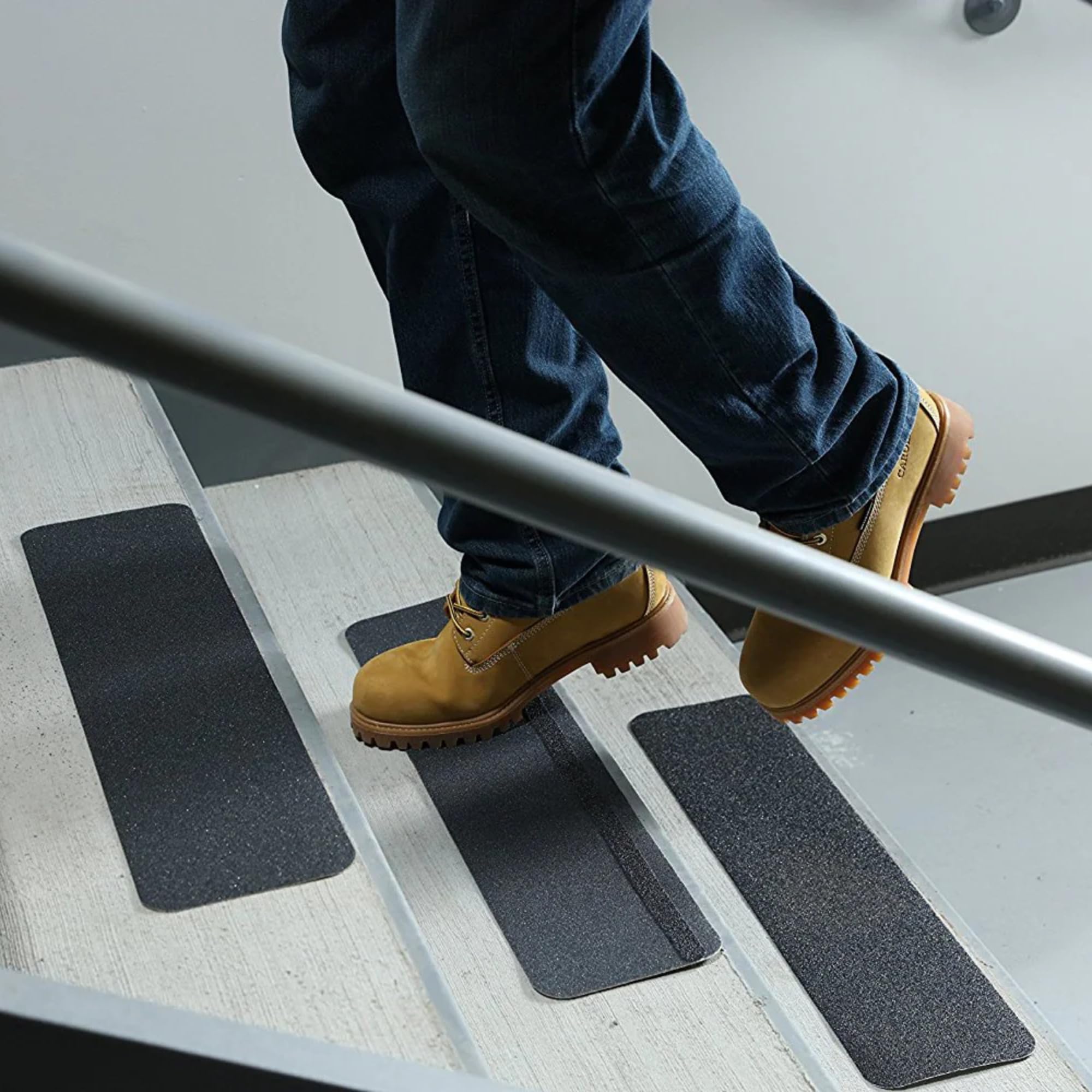 ISC Rubberized Nastro antiscivolo e tacchetti: 4 in. x 60 ft. (Chiaro)