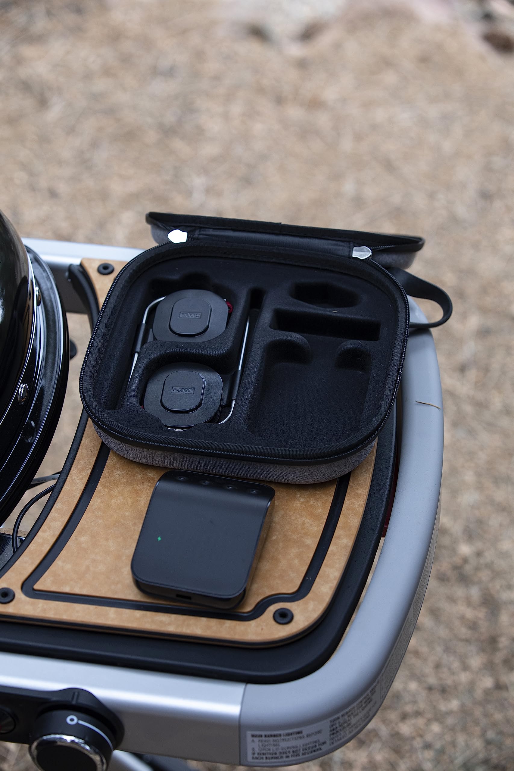 Weber Torba na przechowywanie i transport termometru Weber Connect Smart Grilling Hub, pokrowiec ochronny wyściełany pianką i podzielony, miejsce na Hub + 4 termometry do mięsa - Szary (3251)