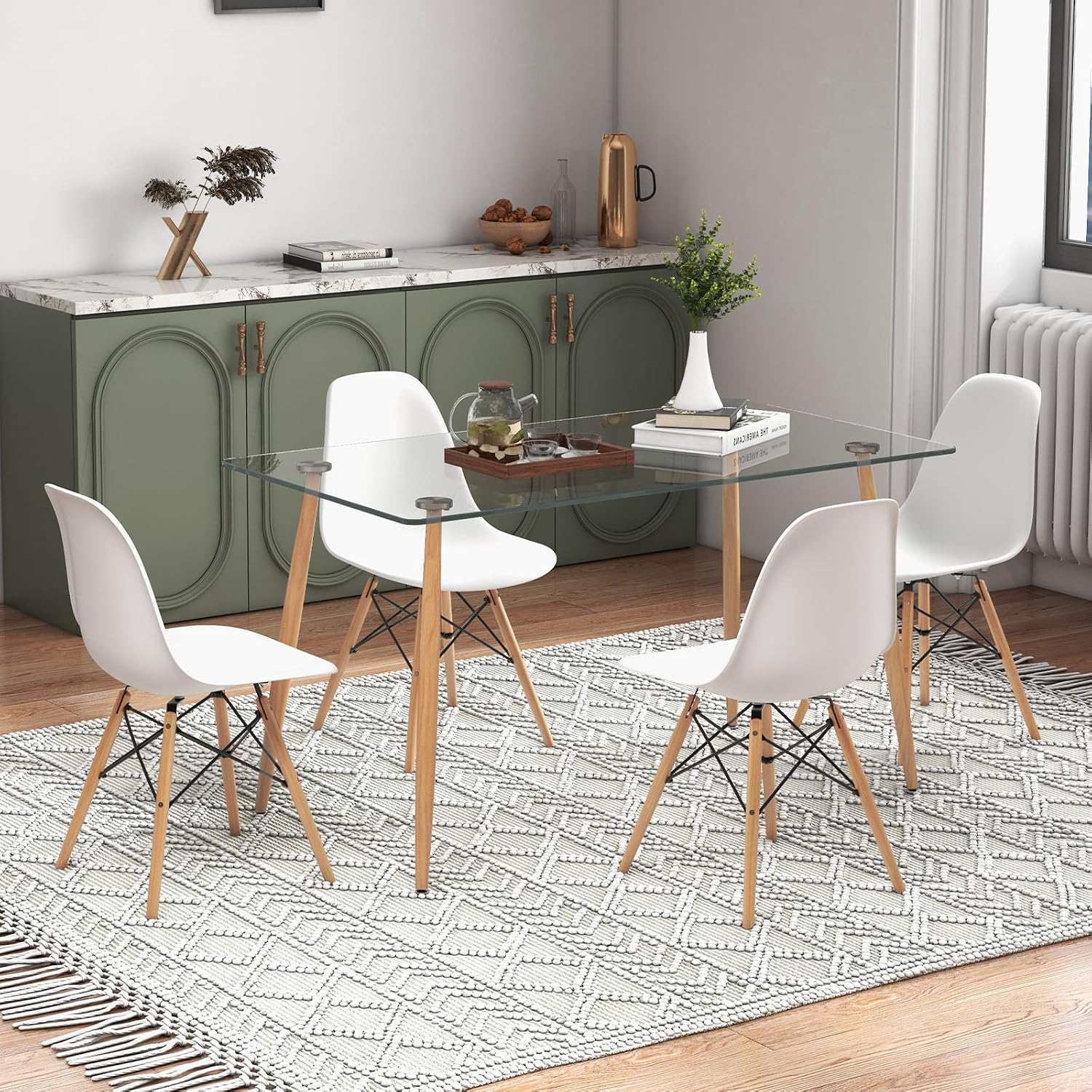 Od blizu view of the chair's ergonomic design, spacious PP seat, solid beech wood legs, reinforced metal structure, and anti-slip foot pads.