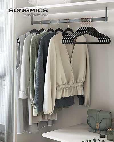 Miniatura 2 de SONGMICS Paquete de 30 perchas de terciopelo antideslizantes con ganchos giratorios de color oro rosa, perchas delgadas que ahorran espacio, perchas