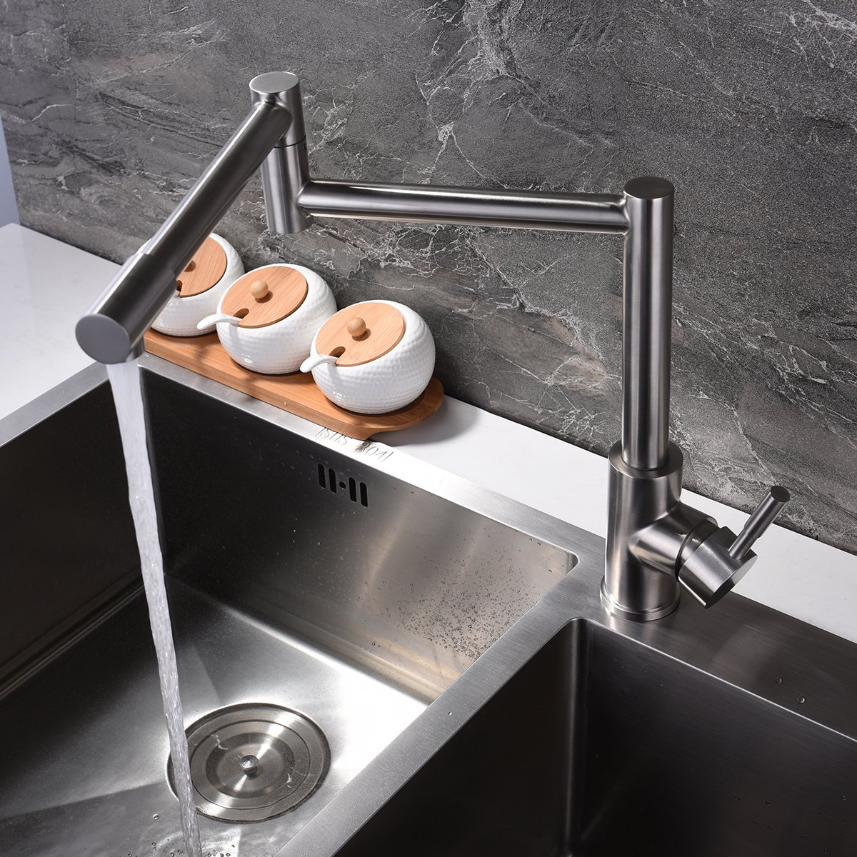 CIENCIA SUS304 stainless steel.Mounting hardware, G1/2" hot & cold 60cm water hoses. 360 degree rotating nozzle for the kitchen faucet SNA157