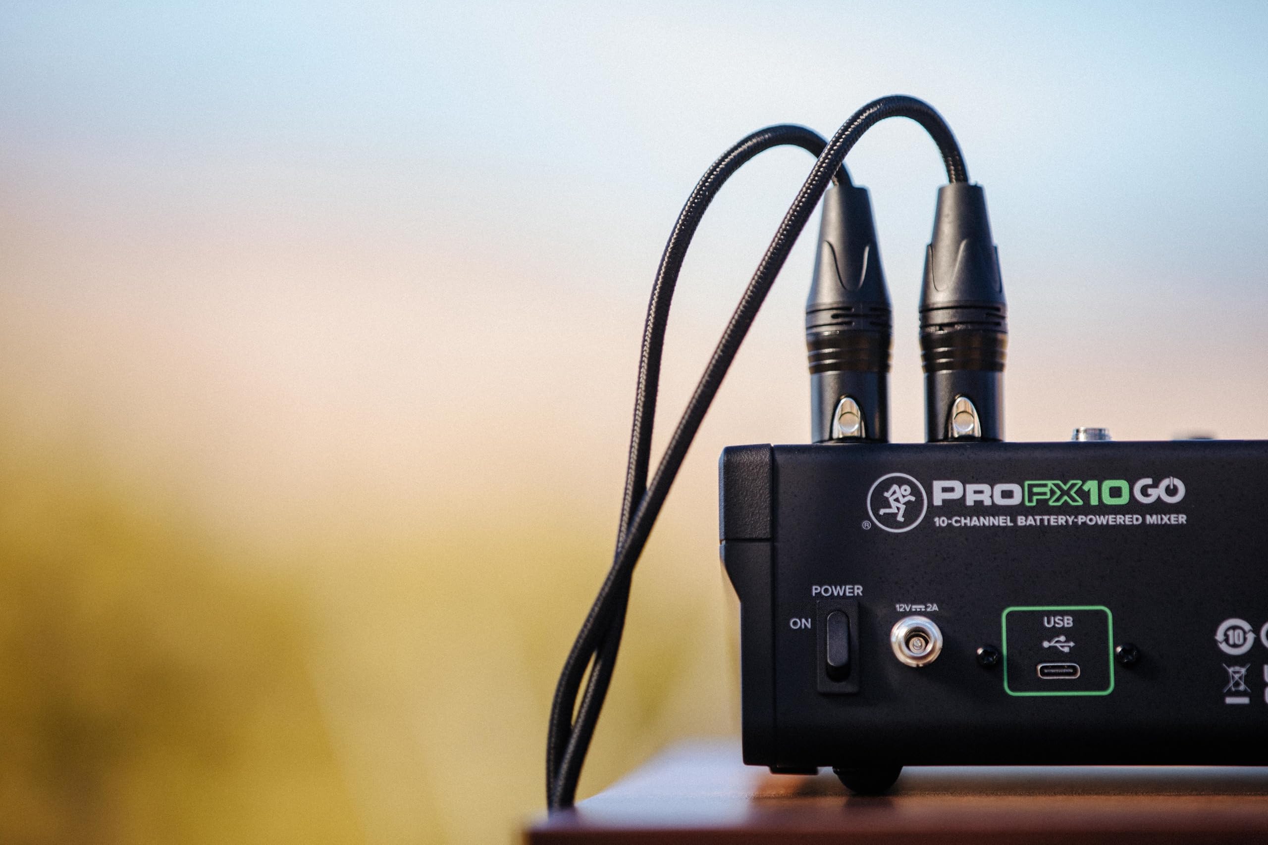 Mackie ProFX10 GO akkubetriebenes Audiomischpult mit Bluetooth, USB-C-Aufnahmemodi, GigFX+ Effekten, Onyx-Mikrofonvorverstärkern, EQ, Kompression, bis zu 8 Stunden Akkulaufzeit