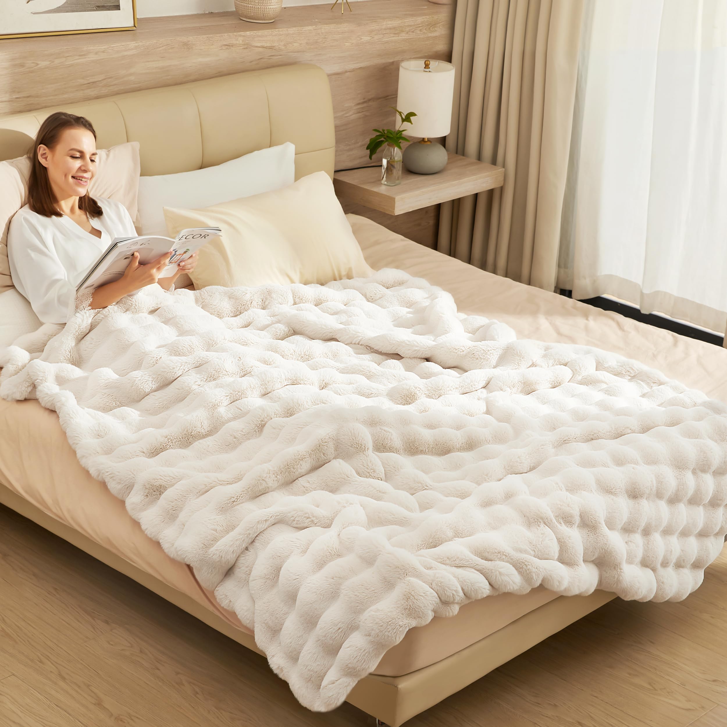 YBIKE Faux Rabbit Fur Throw Blanket, Fuzzy Soft Plush Bubble Blanket 200 x 150cm - Image 4