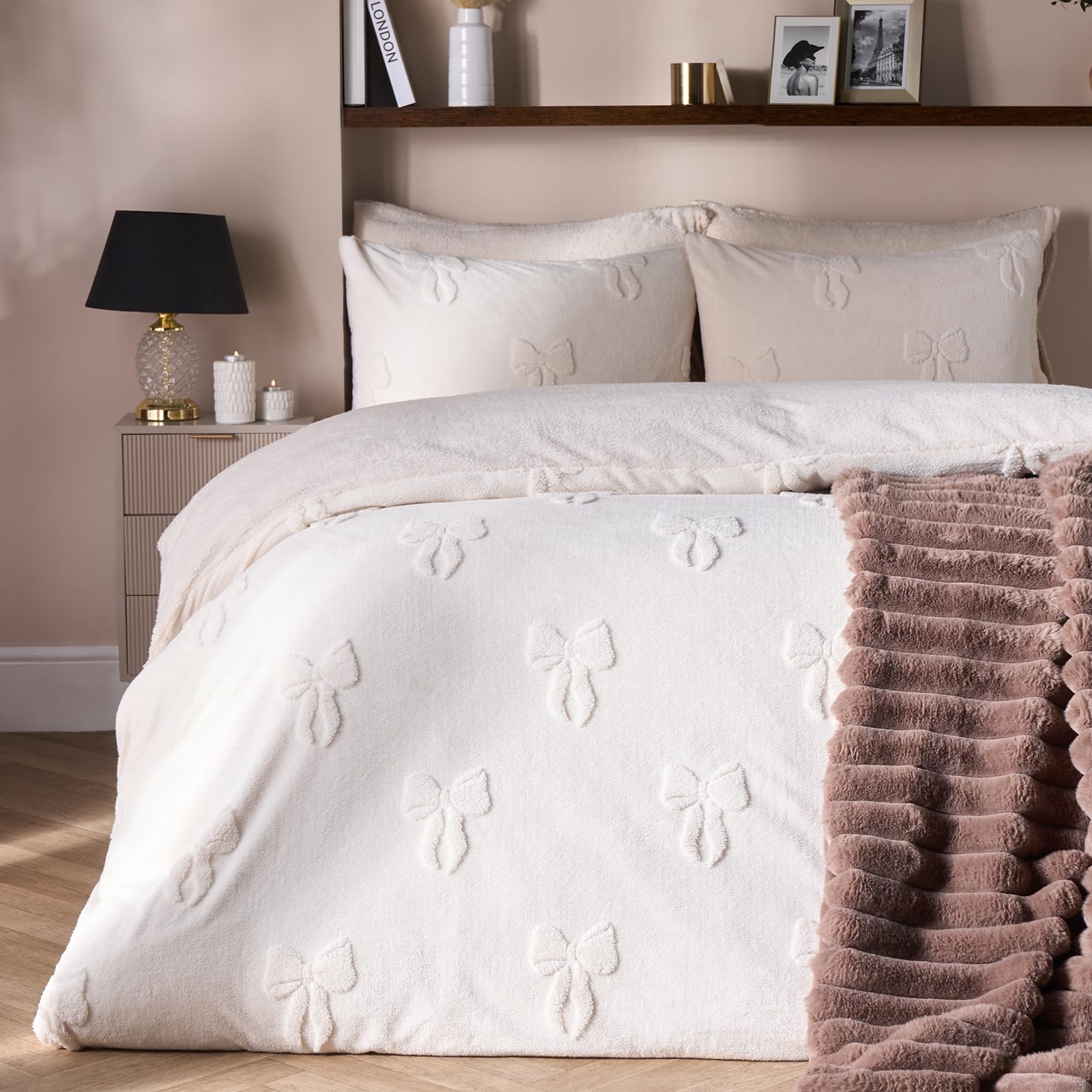 Ohs Bows Tufted Teddy Fleece Super Soft Duvet Set With PillowcaseIvoryDouble from B&Q