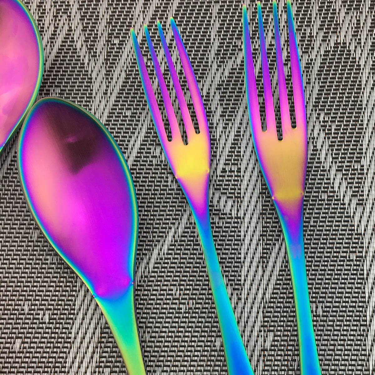 Puzhler 18/10 Stainless Steel Matte Flatware Silverware Set, Rainbow Colorful Utensils Set Service for 4 (28-Piece)