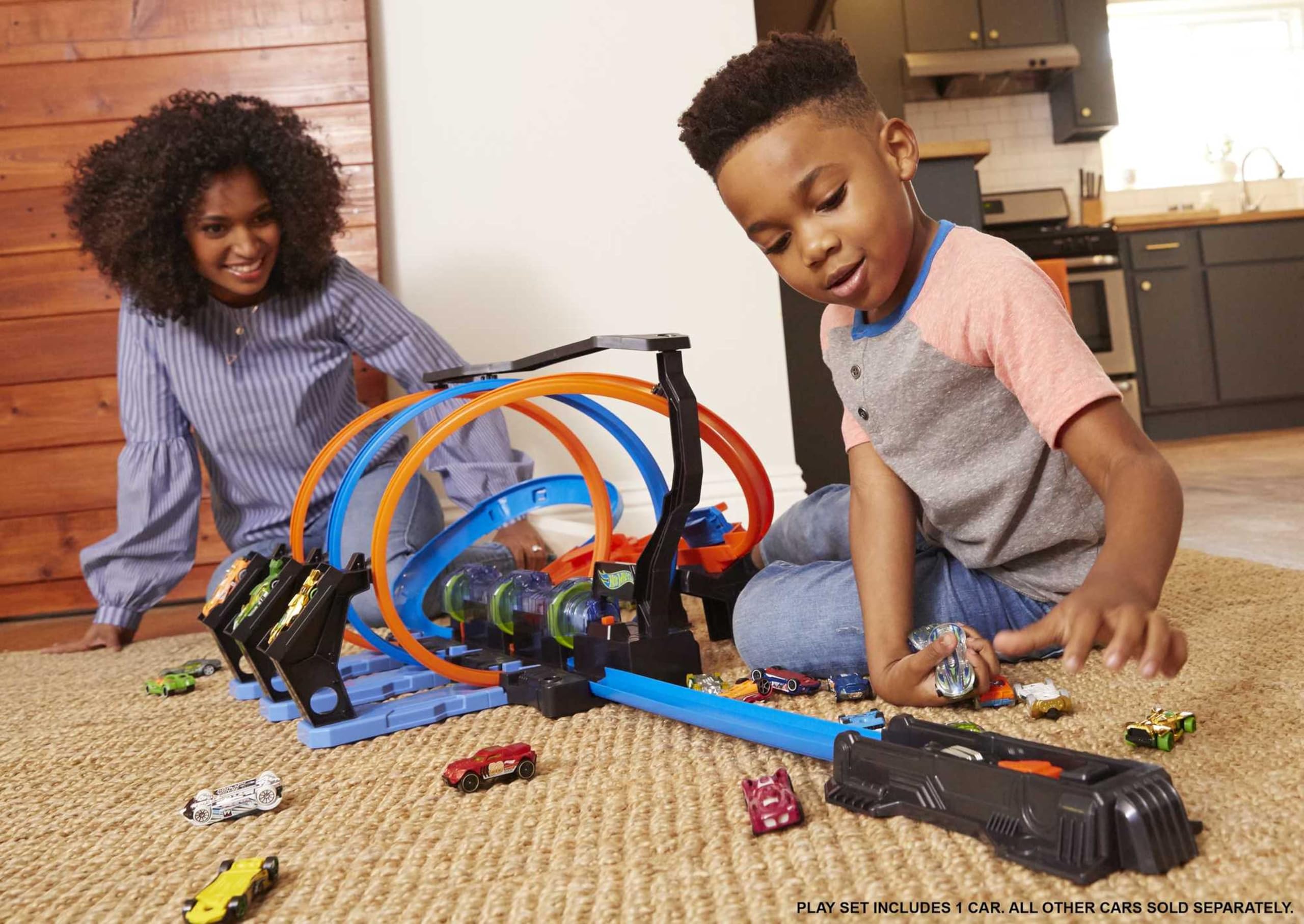 Hot Wheels, Pista Hot Wheels Schianti Rotanti con Propulsori Motorizzati, Giocattolo per Bambini 5+ Anni, FTB65